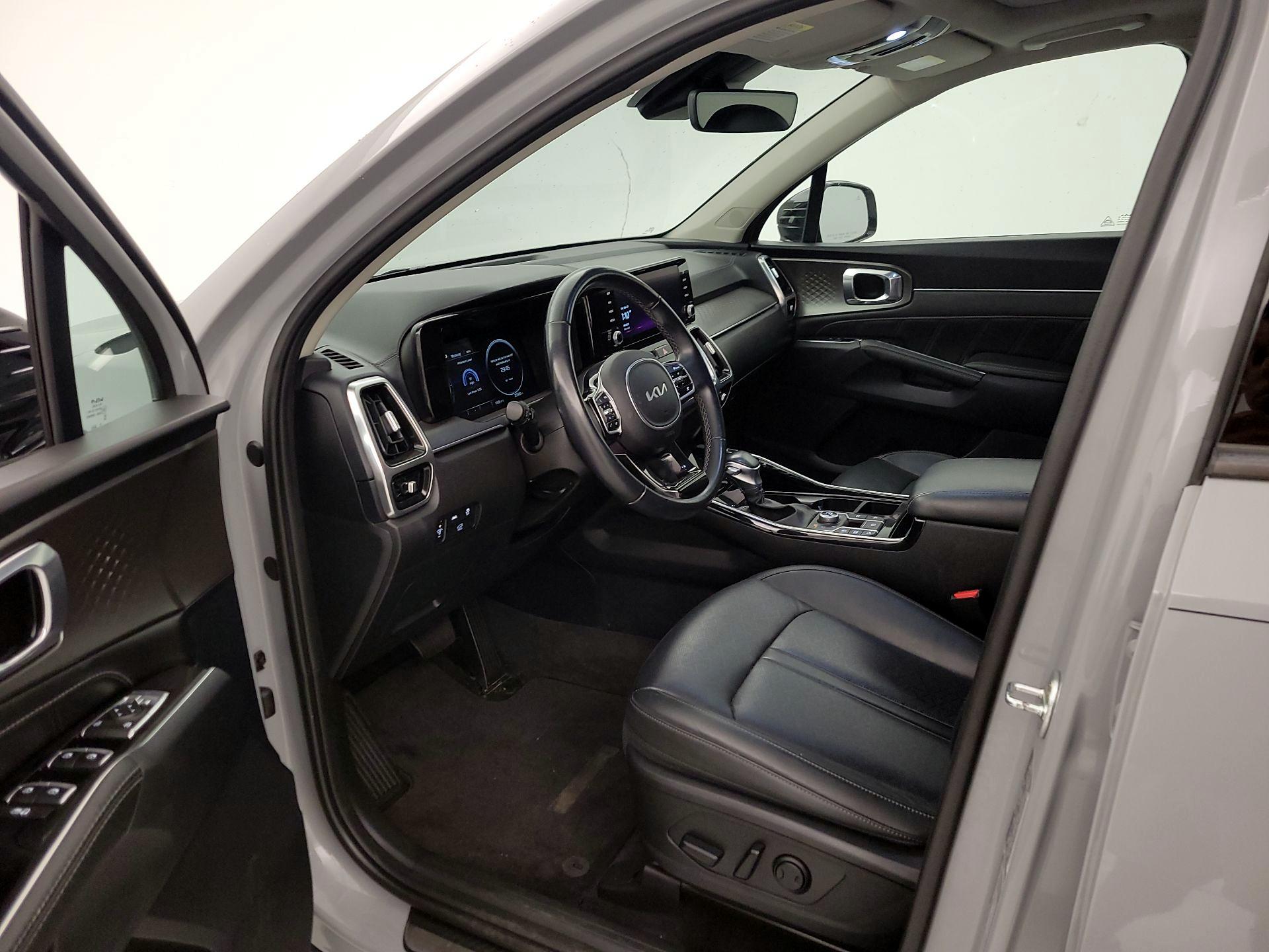 Thumbnail: 2023 Kia Sorento - 11