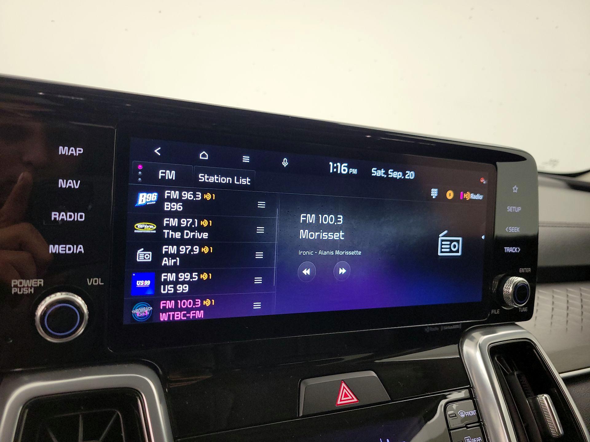 Thumbnail: 2023 Kia Sorento - 16