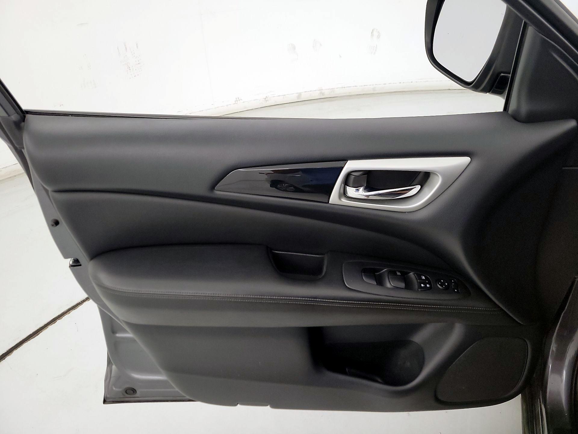 Thumbnail: 2018 Nissan Pathfinder - 12