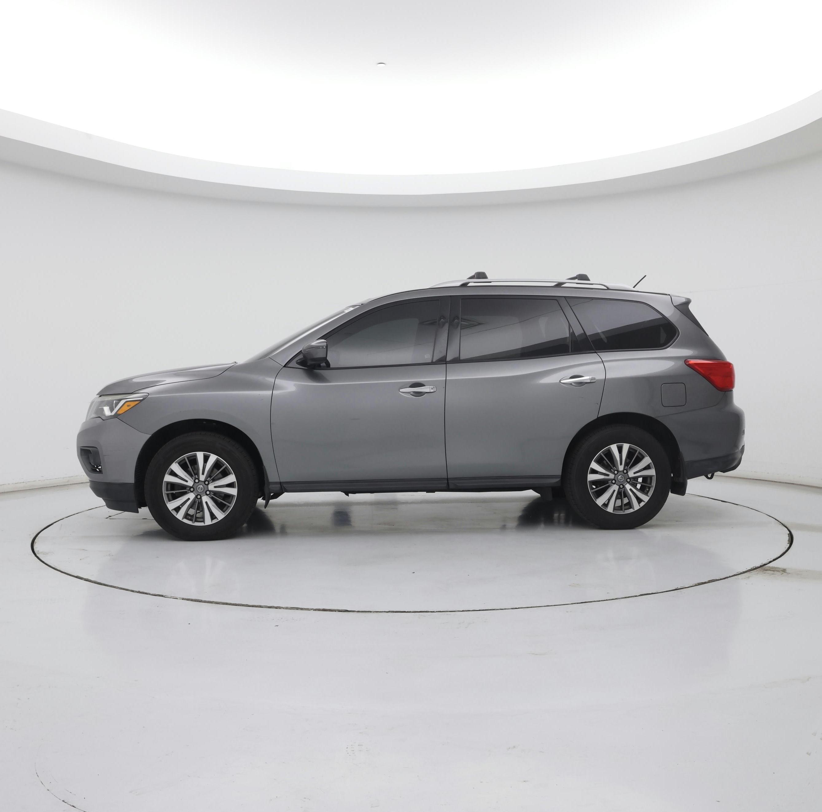 Thumbnail: 2018 Nissan Pathfinder - 3