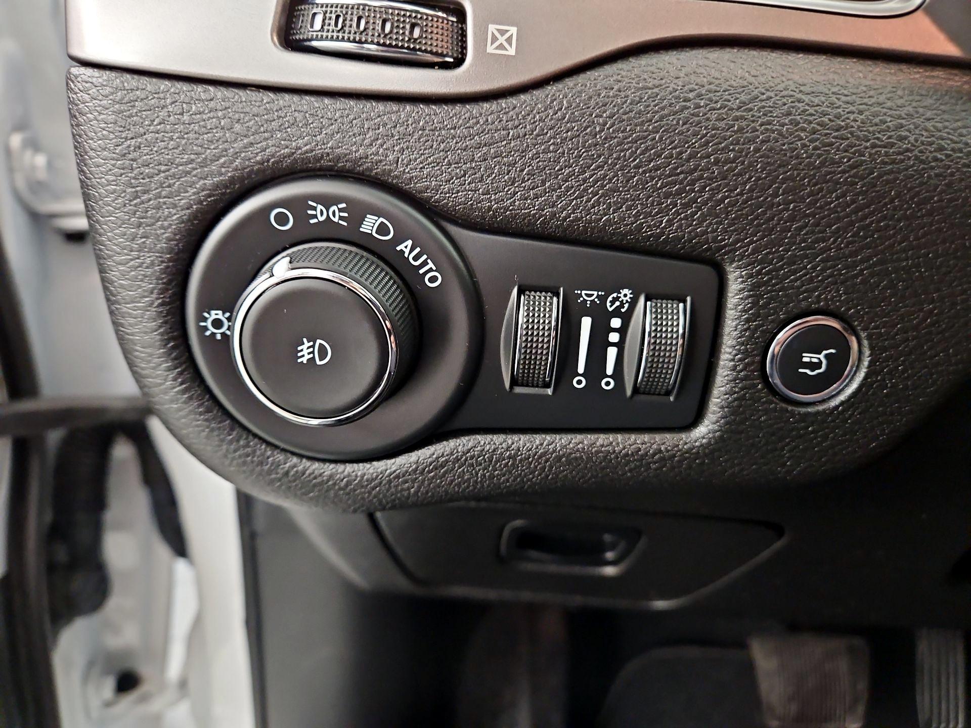 Thumbnail: 2022 Jeep Cherokee - 13