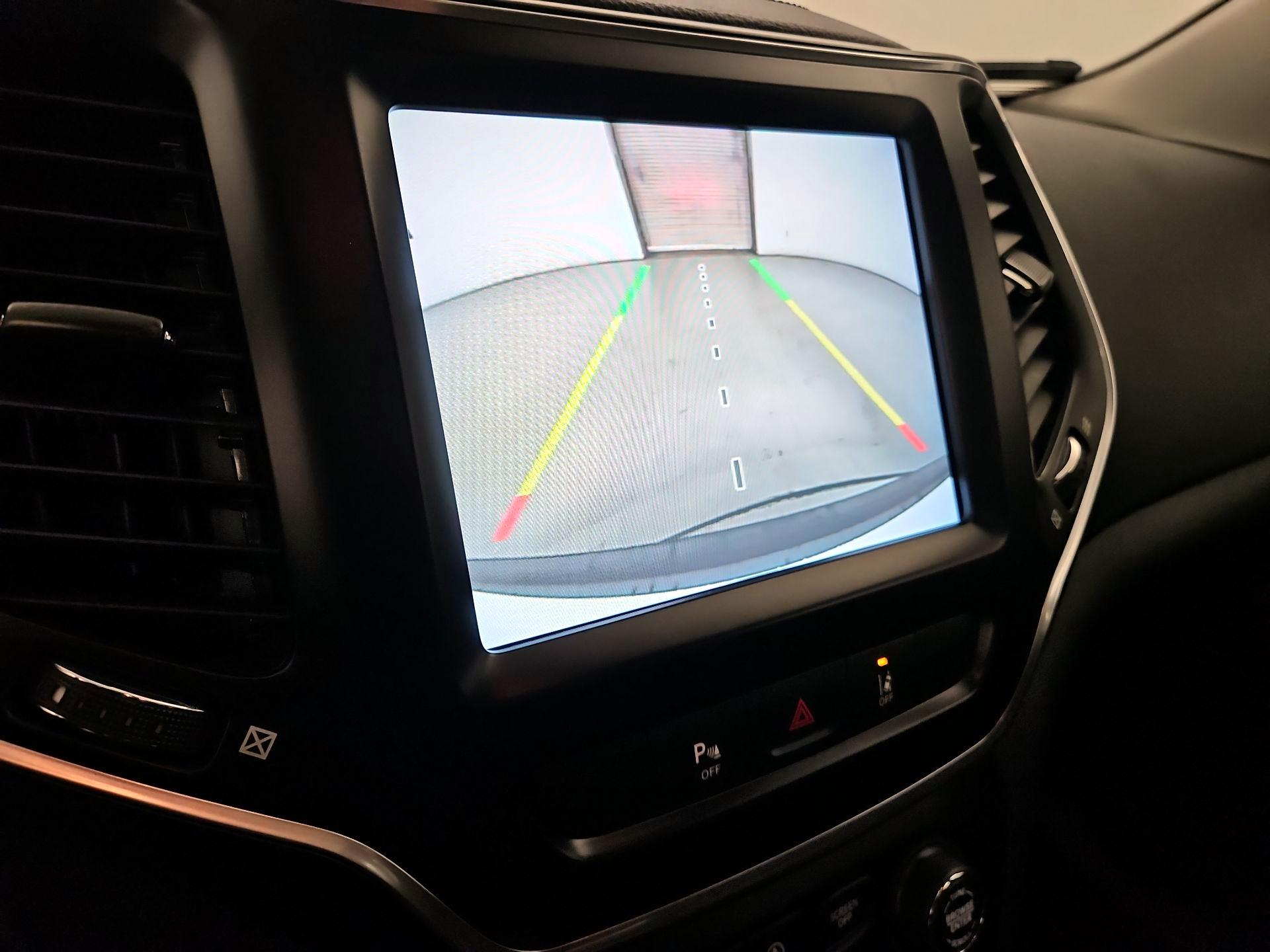 Thumbnail: 2022 Jeep Cherokee - 14