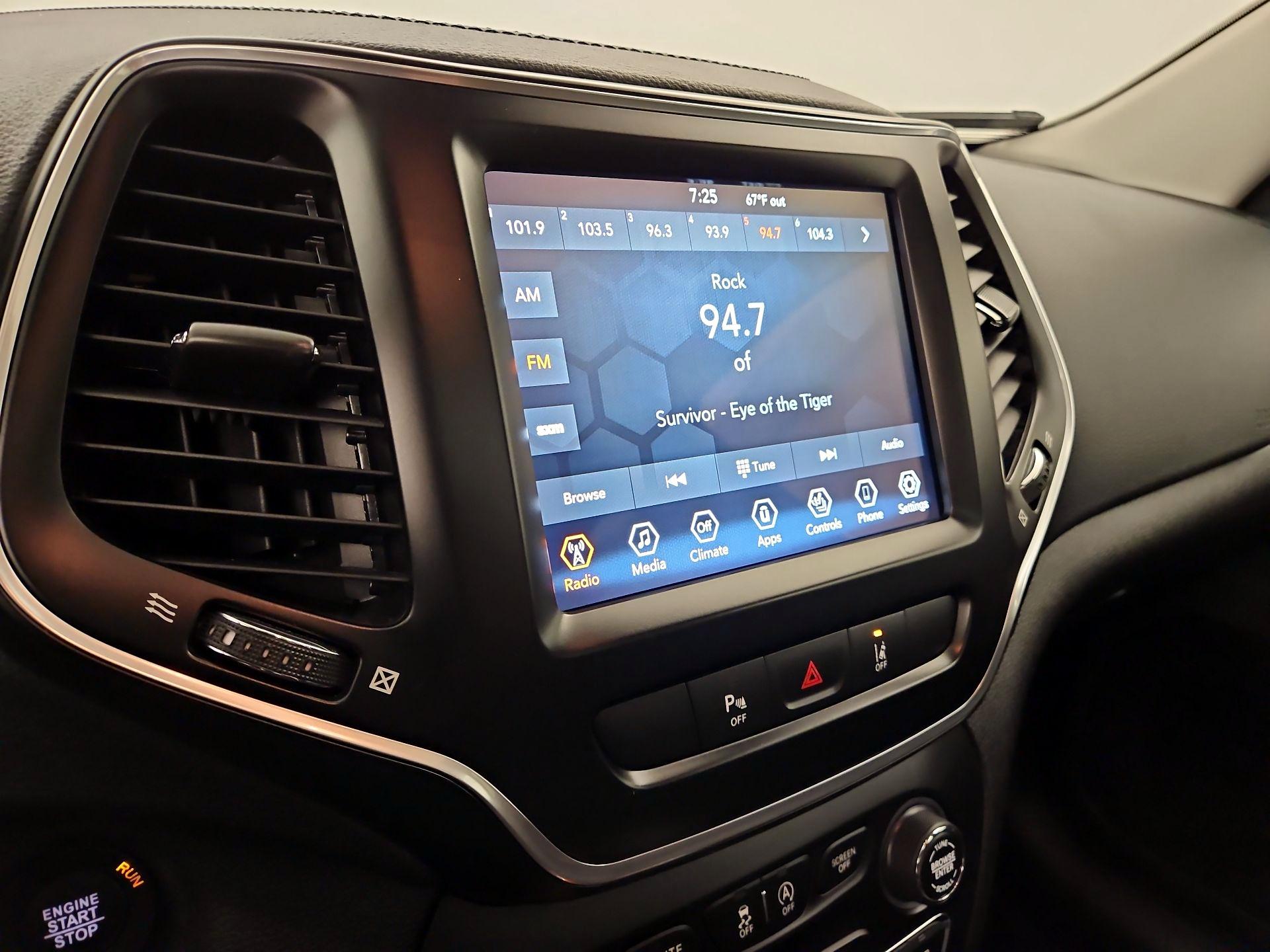 Thumbnail: 2022 Jeep Cherokee - 15