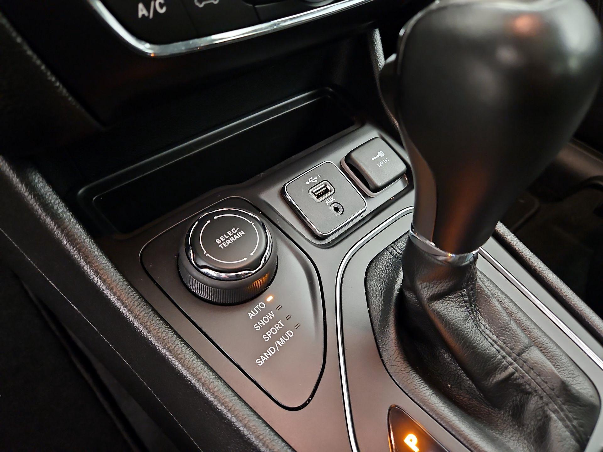 Thumbnail: 2022 Jeep Cherokee - 18