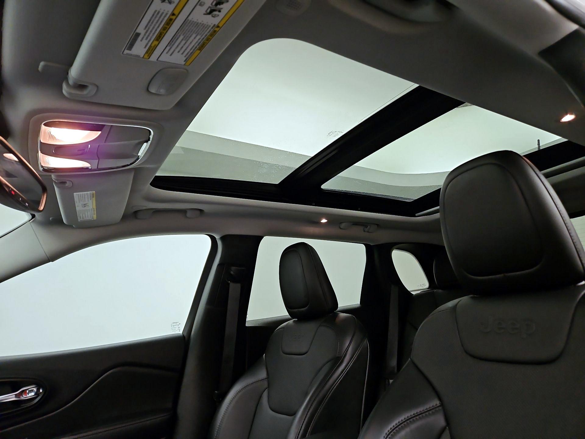 Thumbnail: 2022 Jeep Cherokee - 19