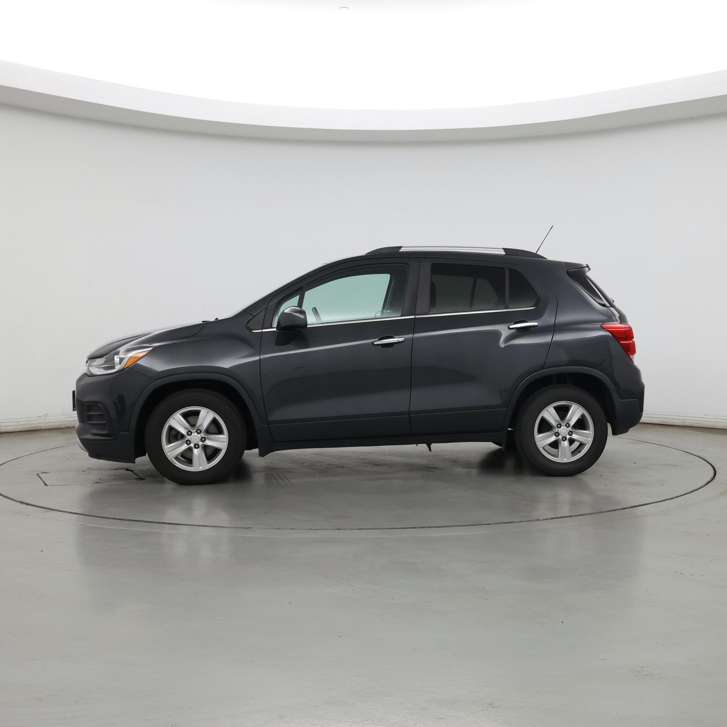 Thumbnail: 2017 Chevrolet Trax - 3