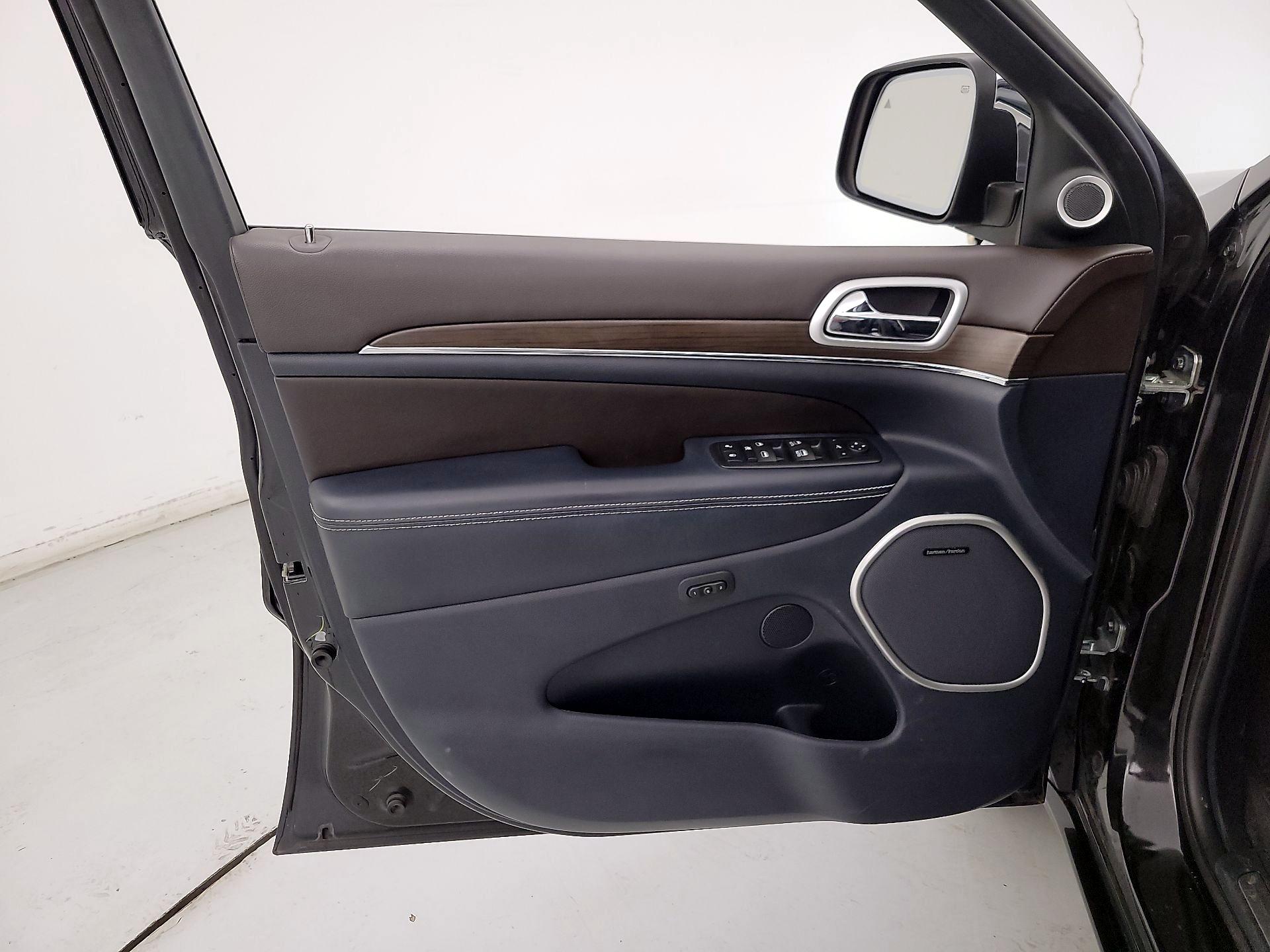 Thumbnail: 2016 Jeep Grand Cherokee - 12