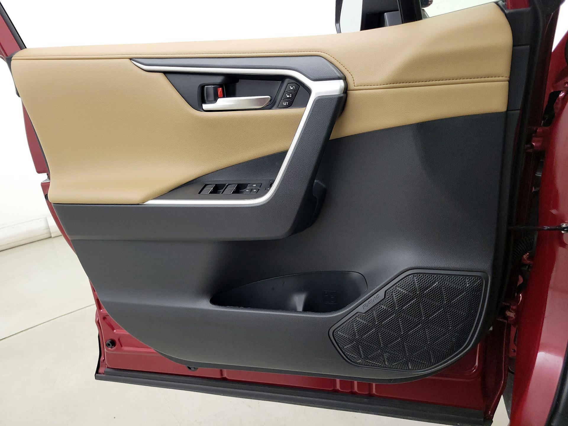 Thumbnail: 2025 Toyota RAV4 - 12