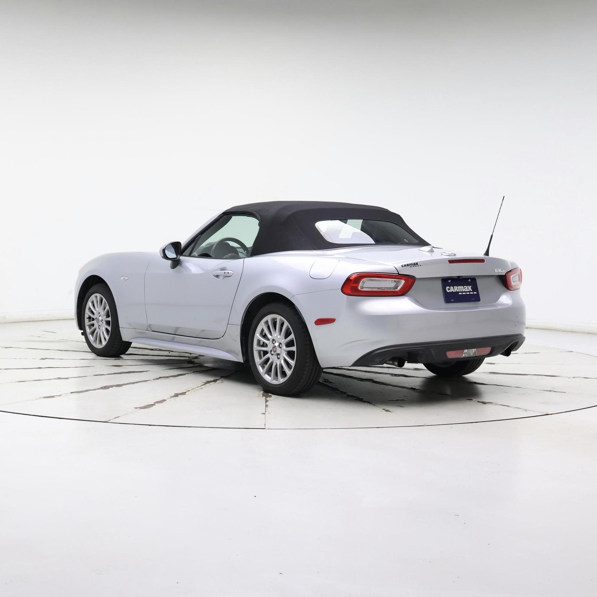 Thumbnail: 2018 Fiat 124 Spider - 2