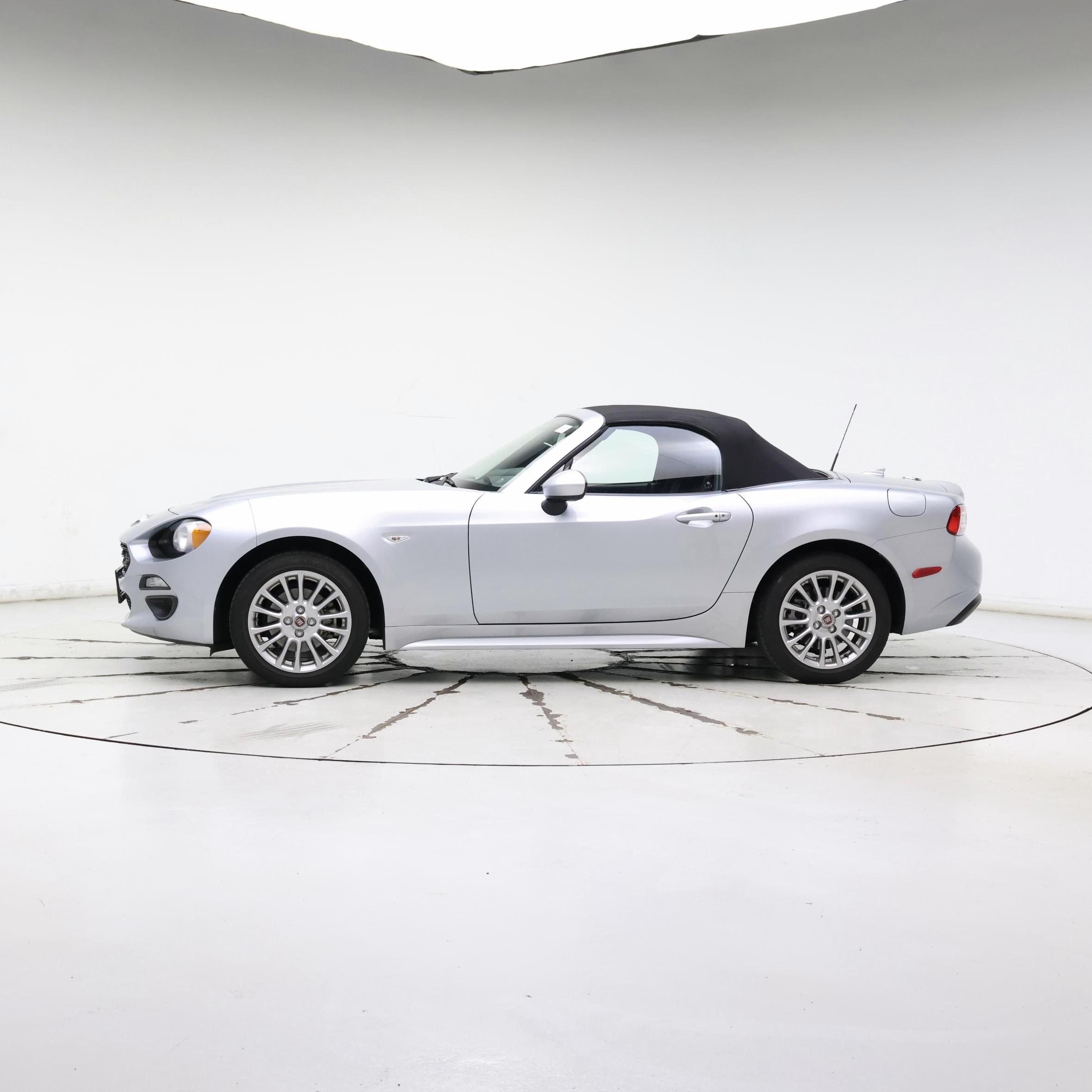 Thumbnail: 2018 Fiat 124 Spider - 3