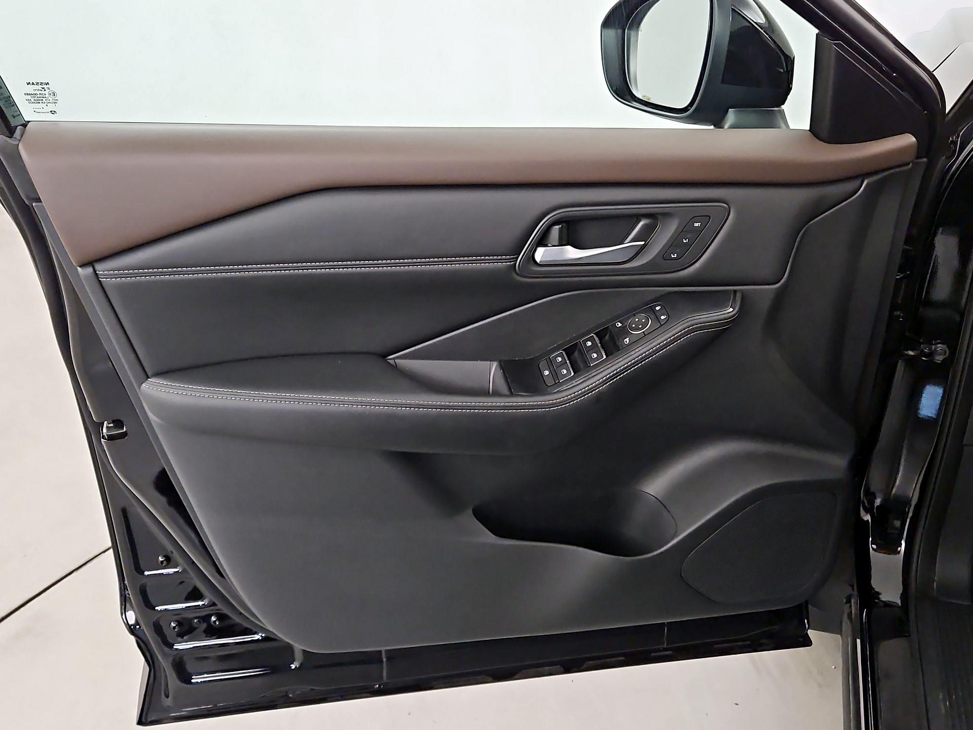 Thumbnail: 2023 Nissan Rogue - 12