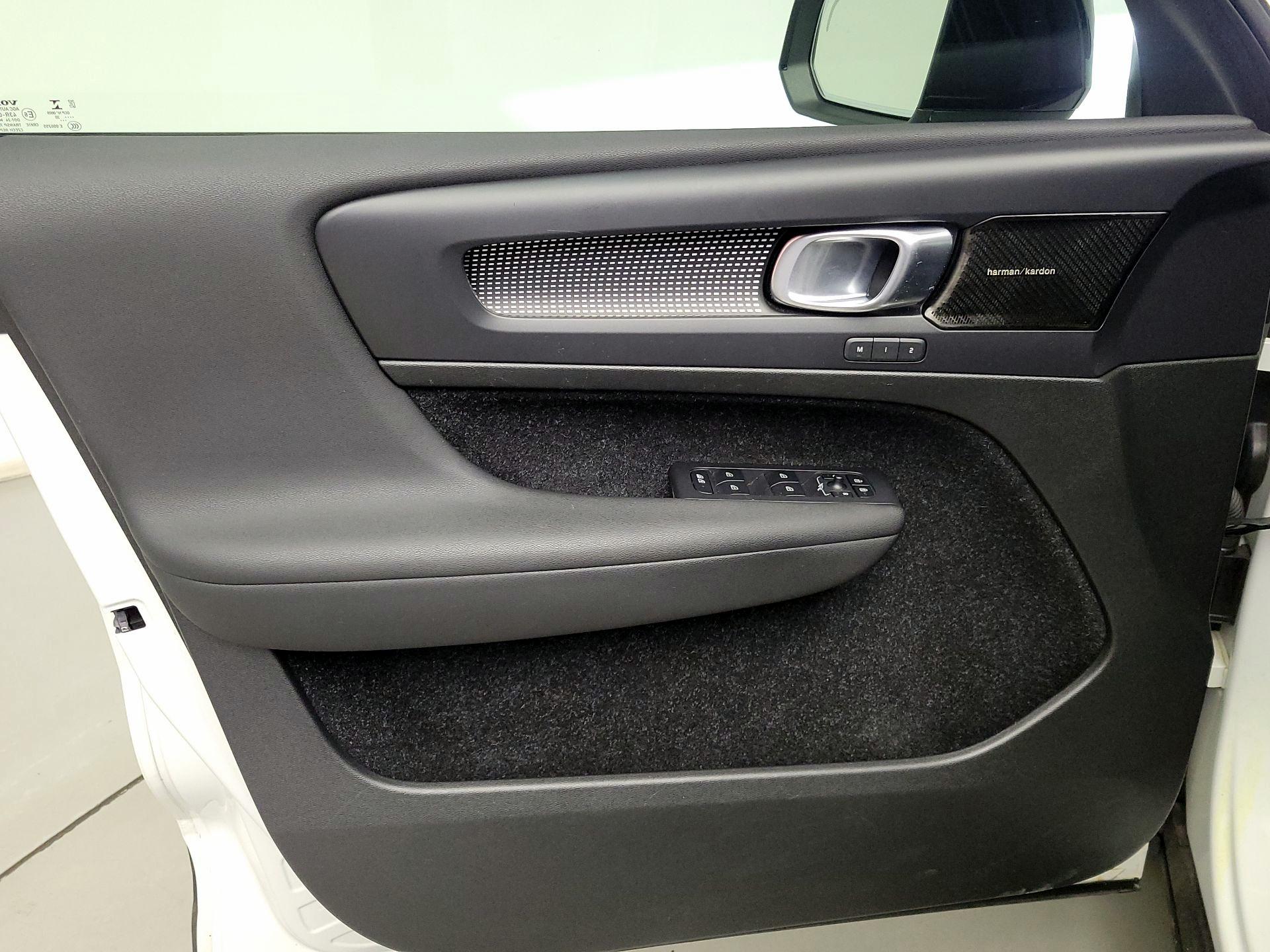 Thumbnail: 2020 Volvo XC40 - 12