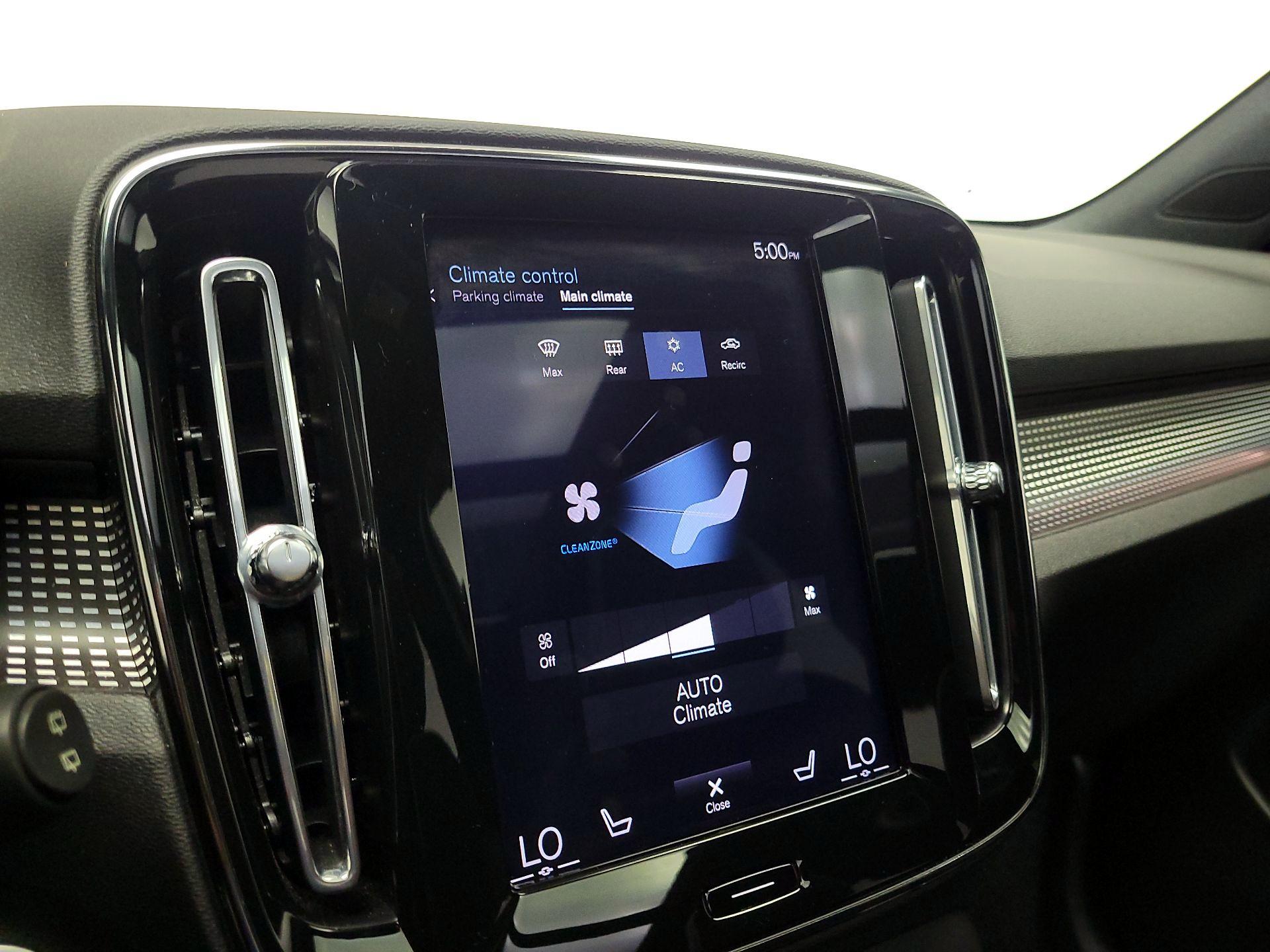 Thumbnail: 2020 Volvo XC40 - 17