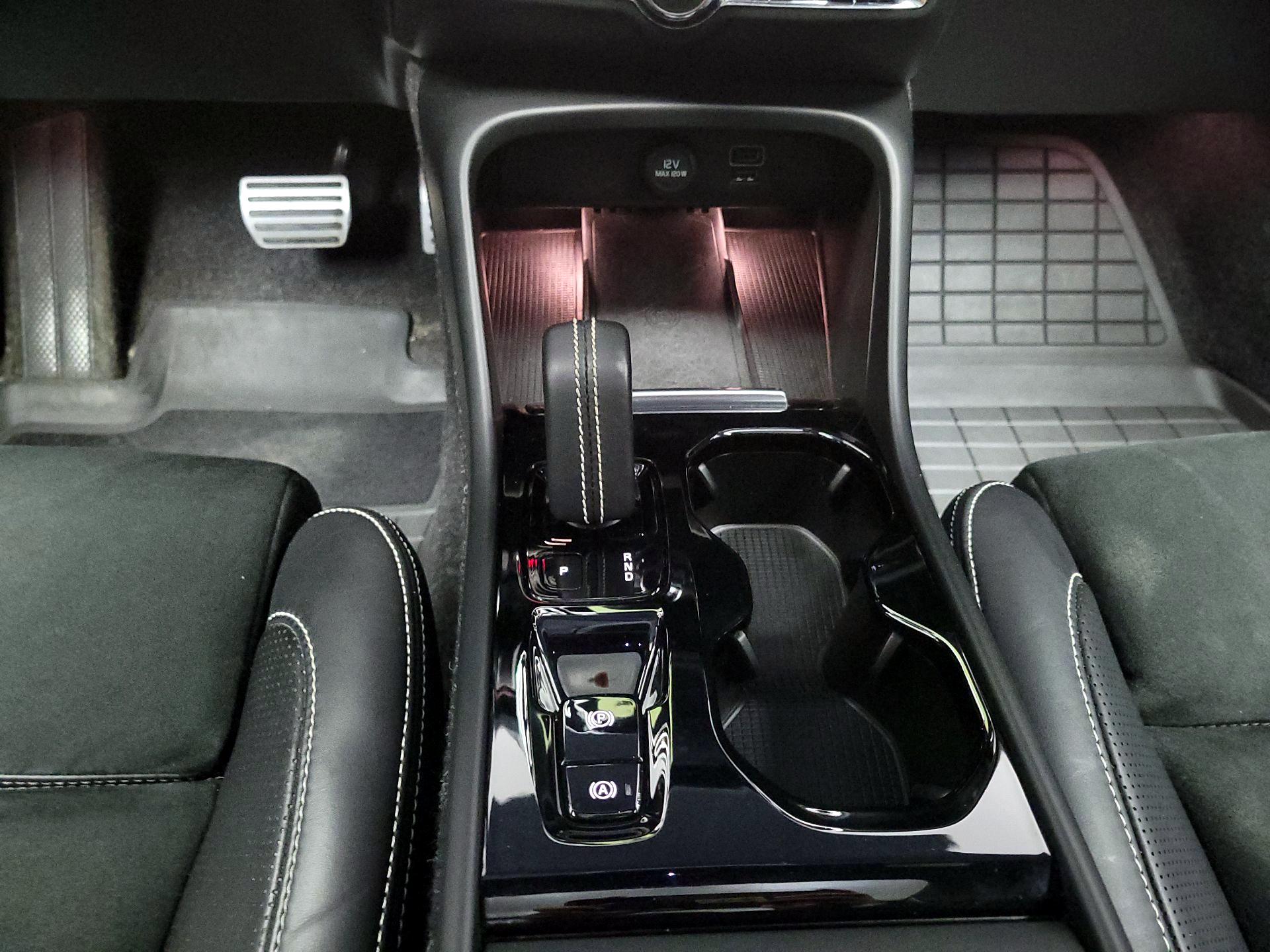 Thumbnail: 2020 Volvo XC40 - 18