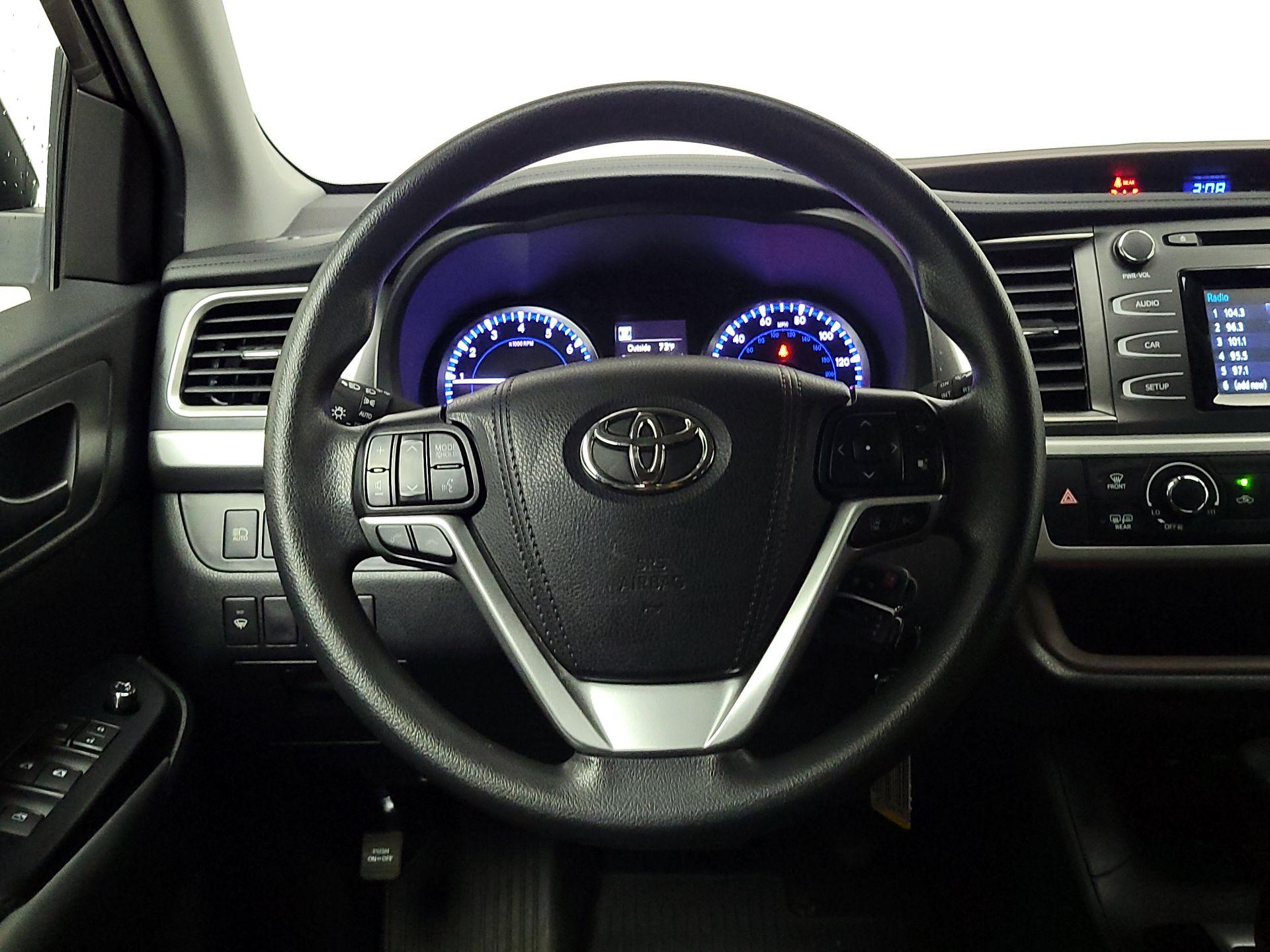 Thumbnail: 2019 Toyota Highlander - 10