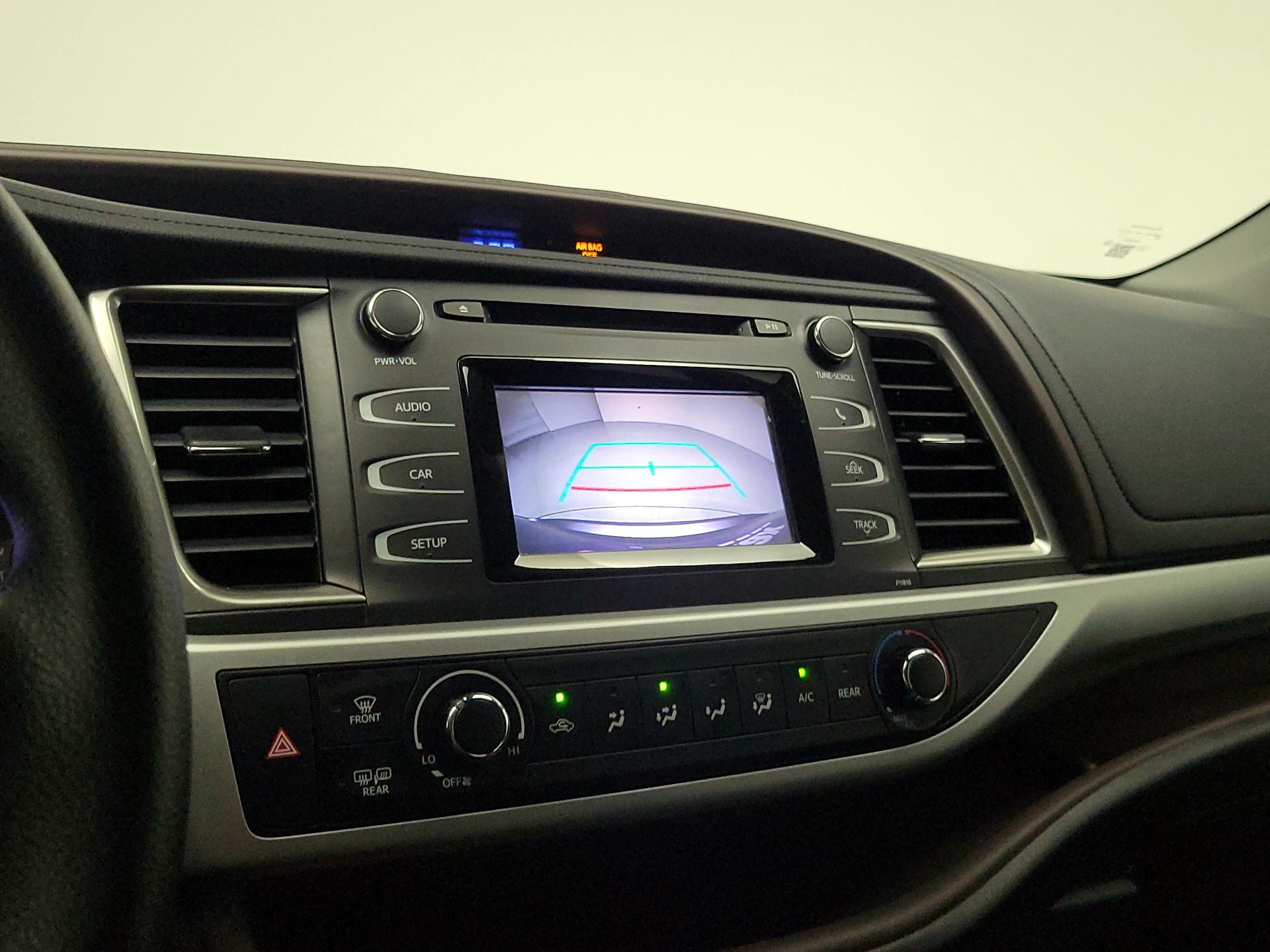 Thumbnail: 2019 Toyota Highlander - 14