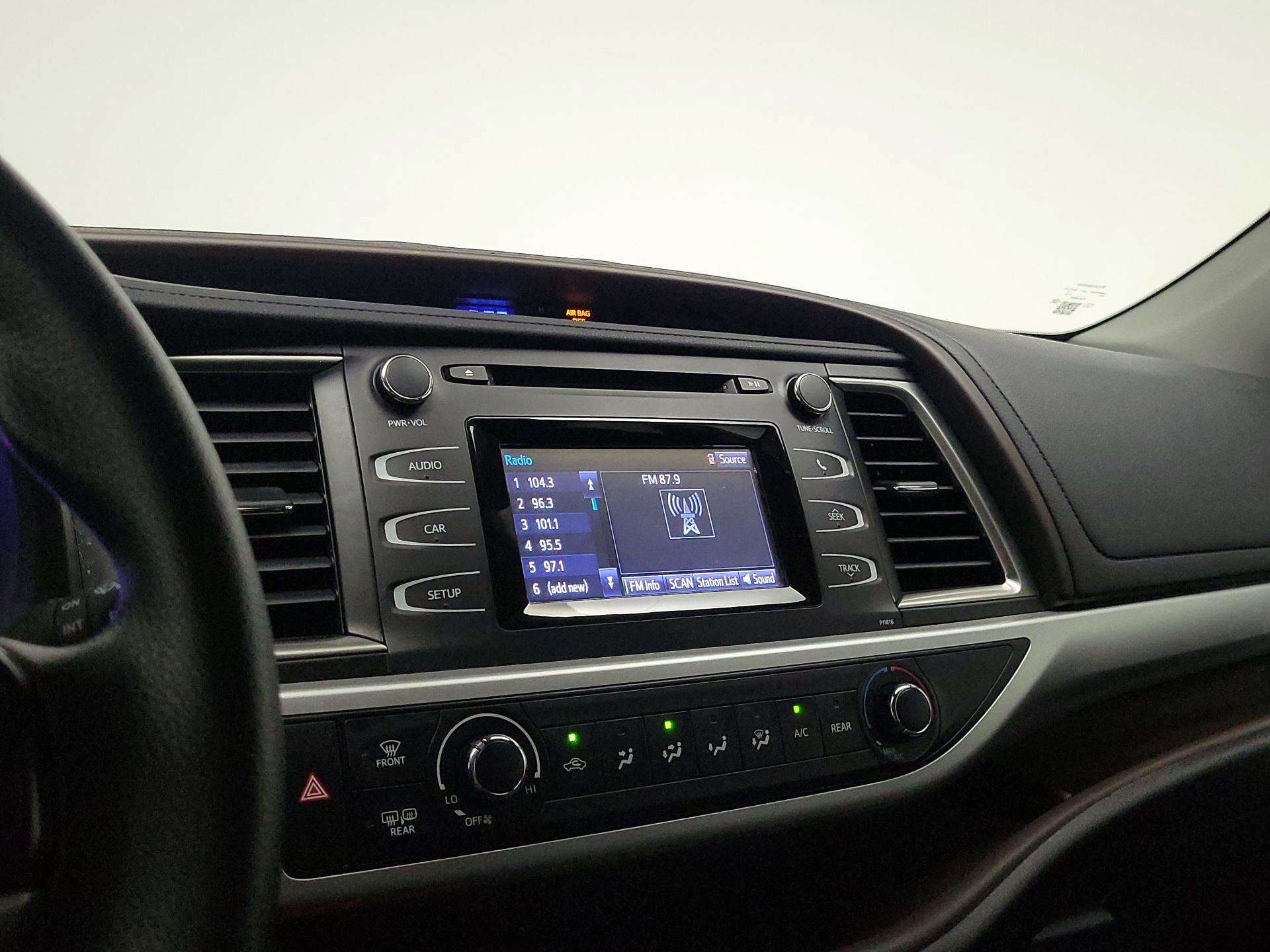 Thumbnail: 2019 Toyota Highlander - 15