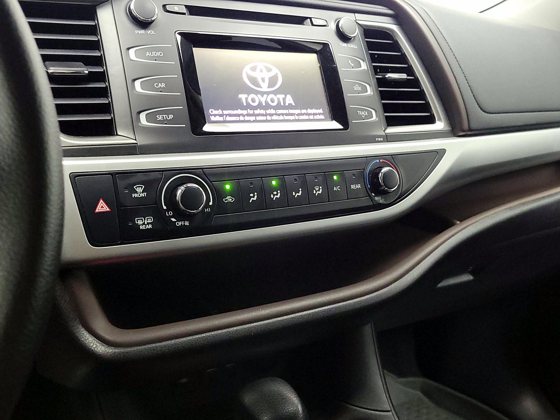 Thumbnail: 2019 Toyota Highlander - 16