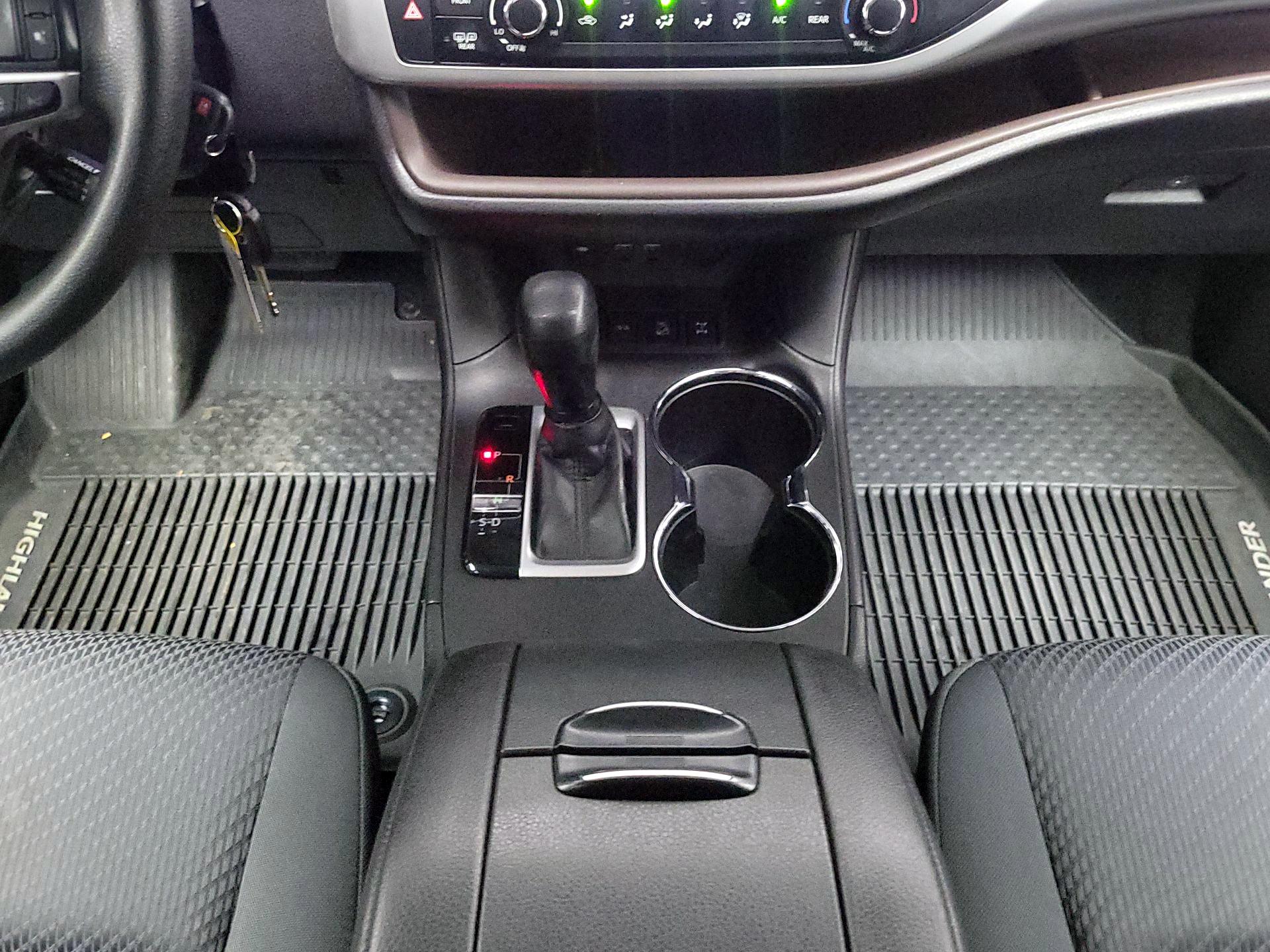 Thumbnail: 2019 Toyota Highlander - 17