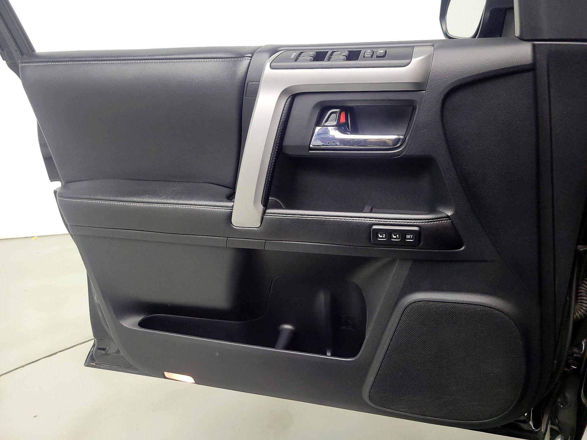 Thumbnail: 2015 Toyota 4Runner - 12