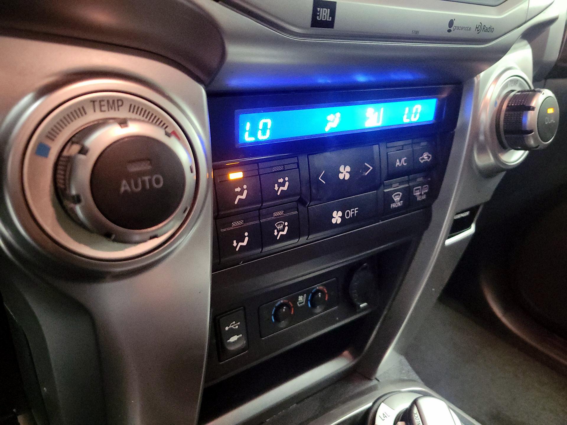 Thumbnail: 2015 Toyota 4Runner - 14