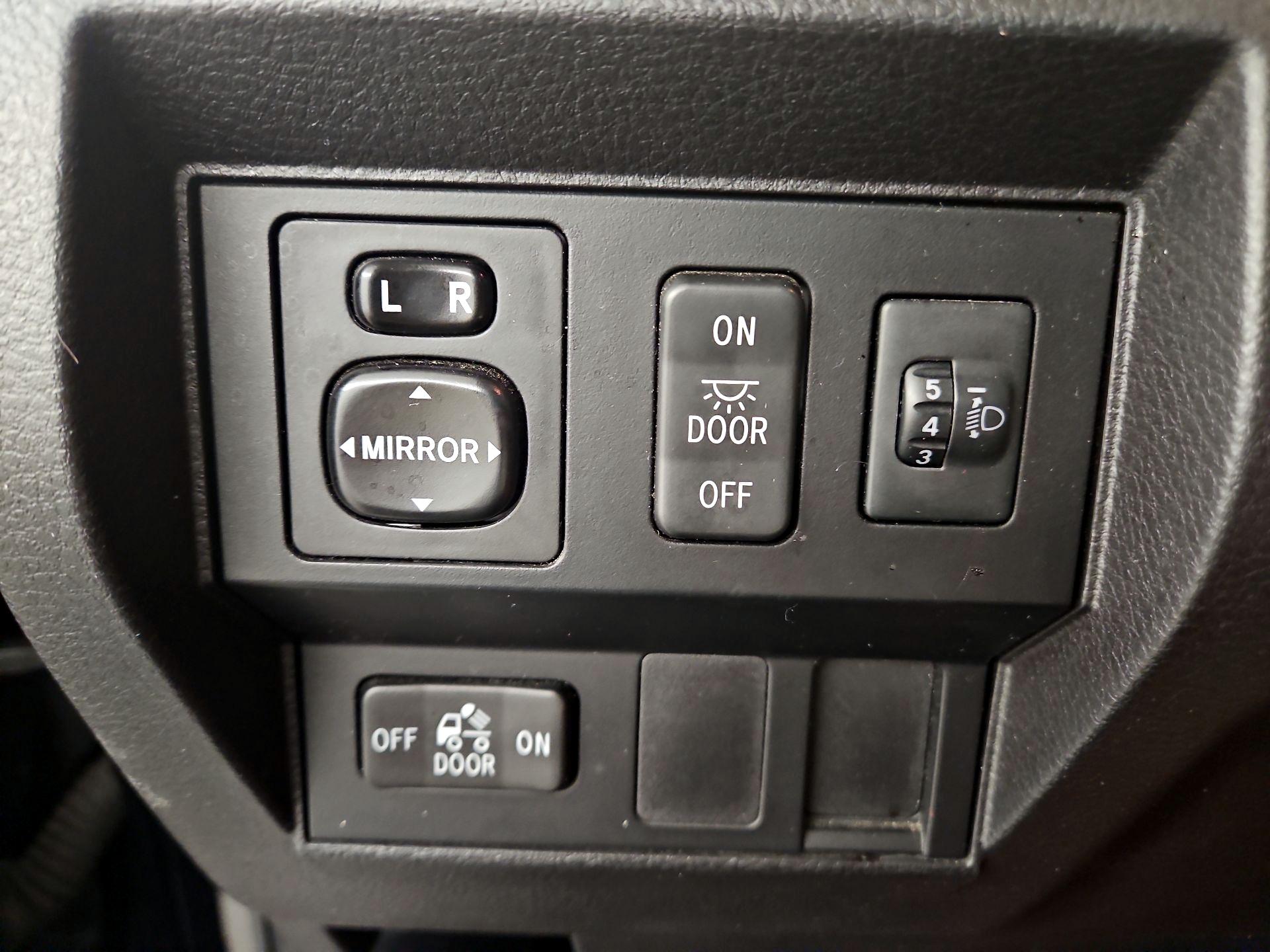 Thumbnail: 2015 Toyota Tundra - 13