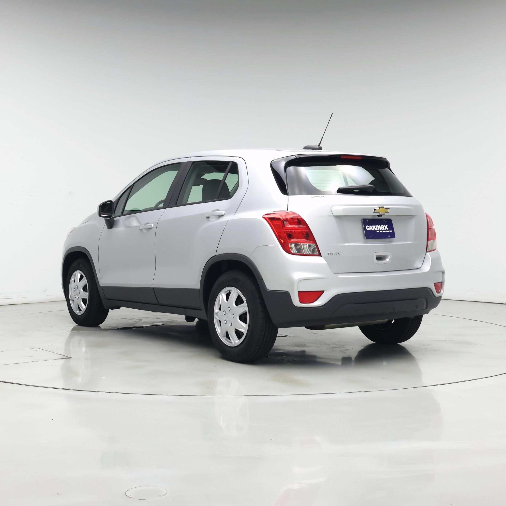 Thumbnail: 2017 Chevrolet Trax - 2