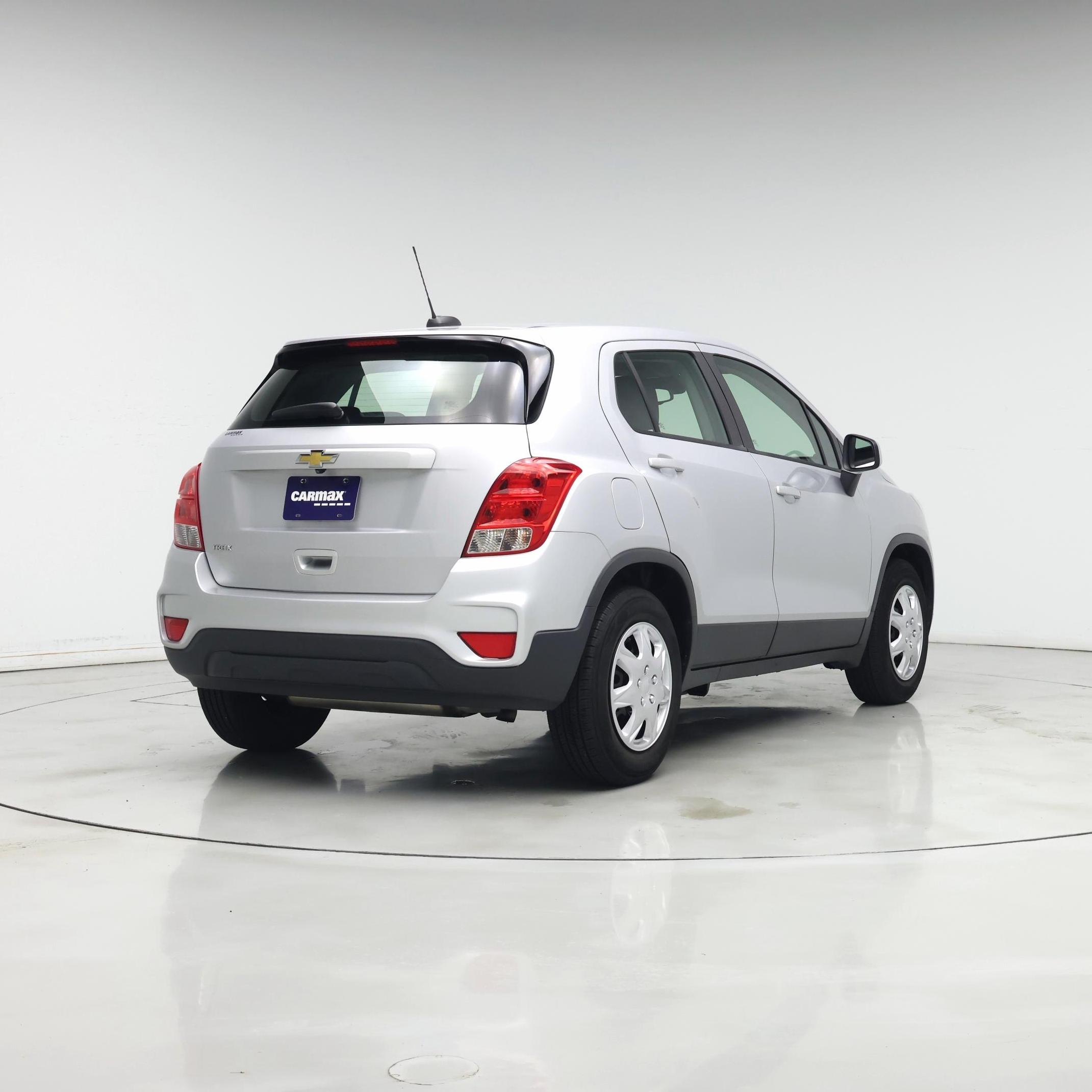 Thumbnail: 2017 Chevrolet Trax - 8