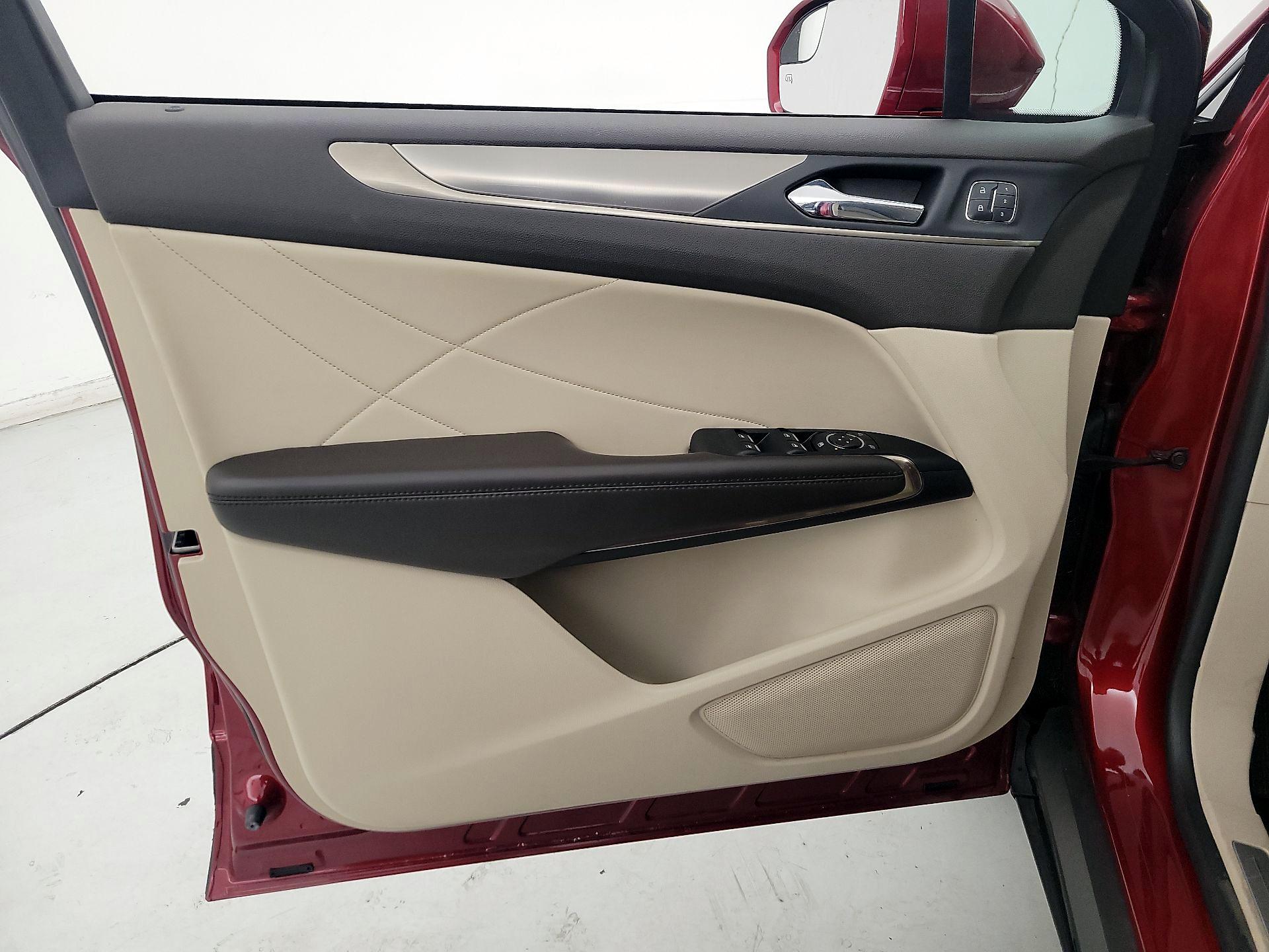 Thumbnail: 2018 Lincoln MKC - 12