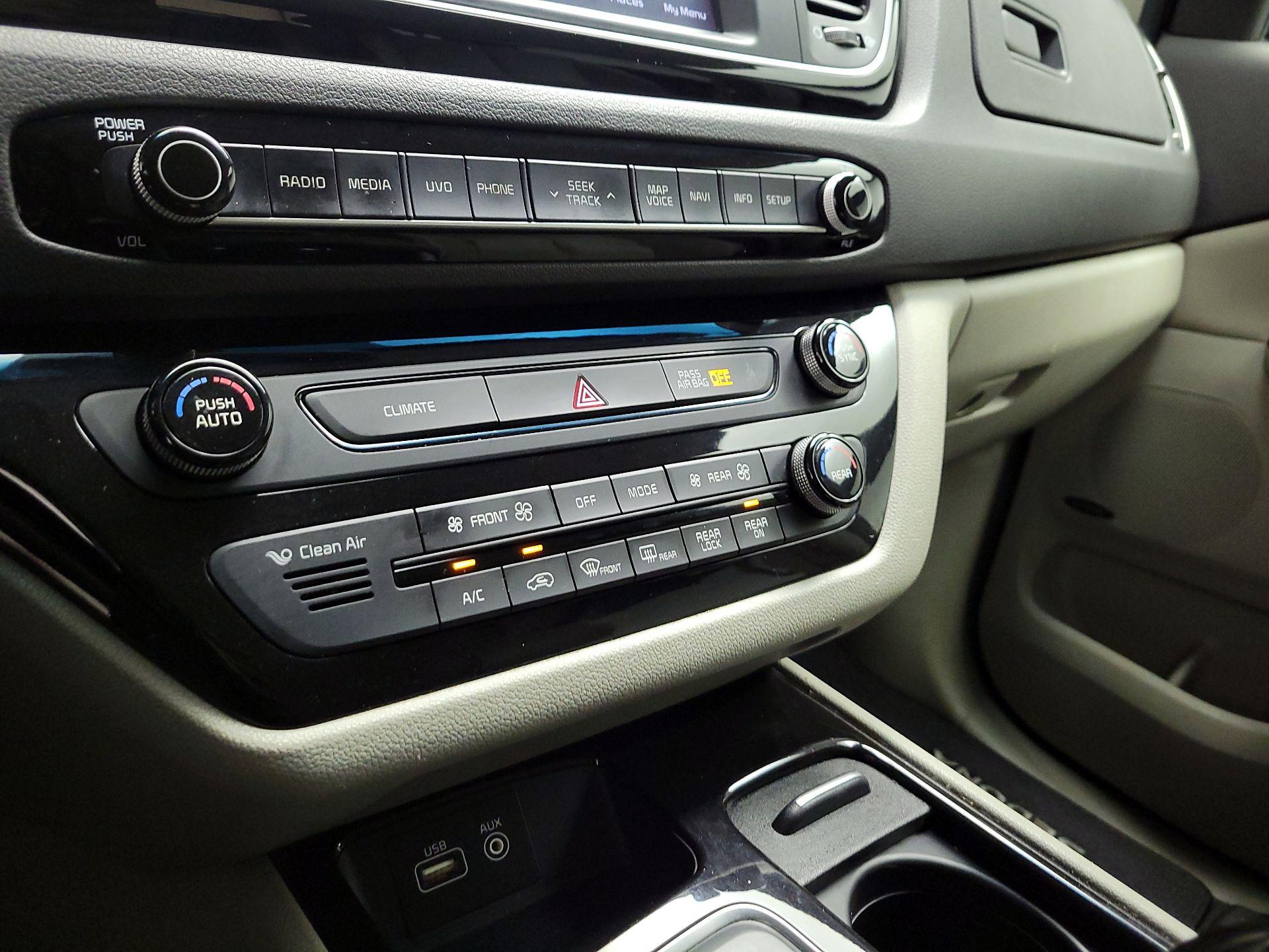 Thumbnail: 2015 Kia Sedona - 15