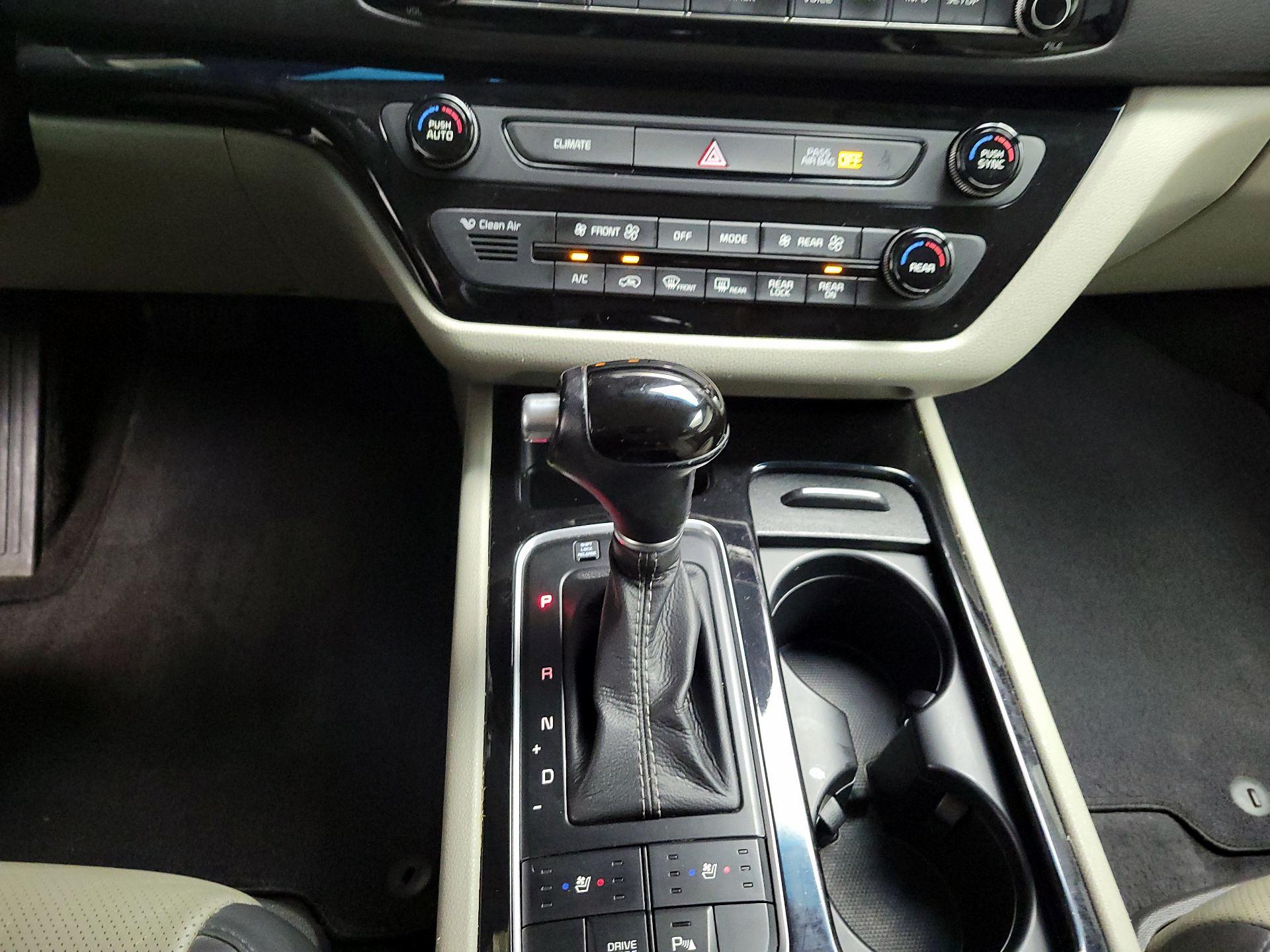 Thumbnail: 2015 Kia Sedona - 16