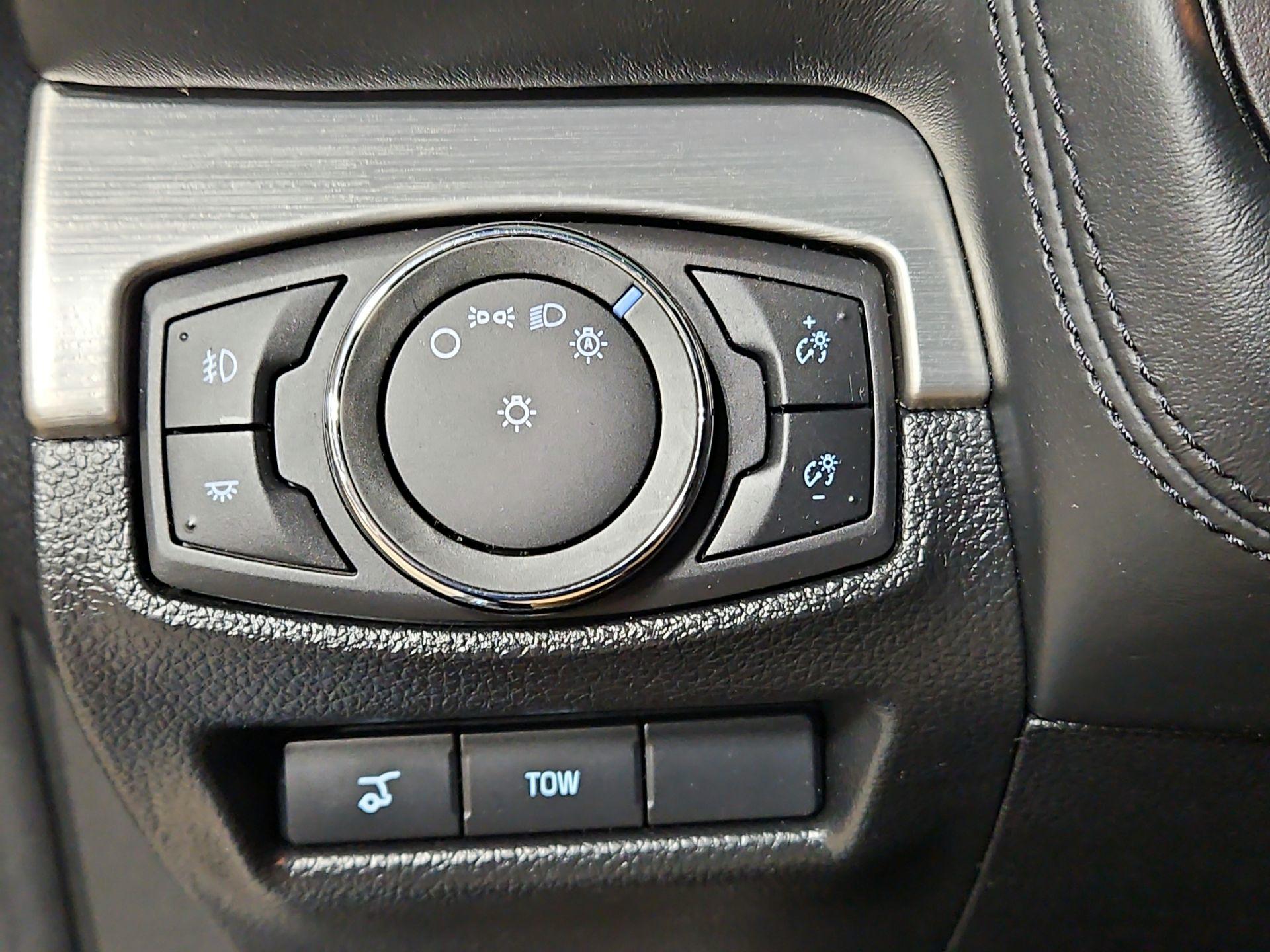 Thumbnail: 2016 Ford Explorer - 13