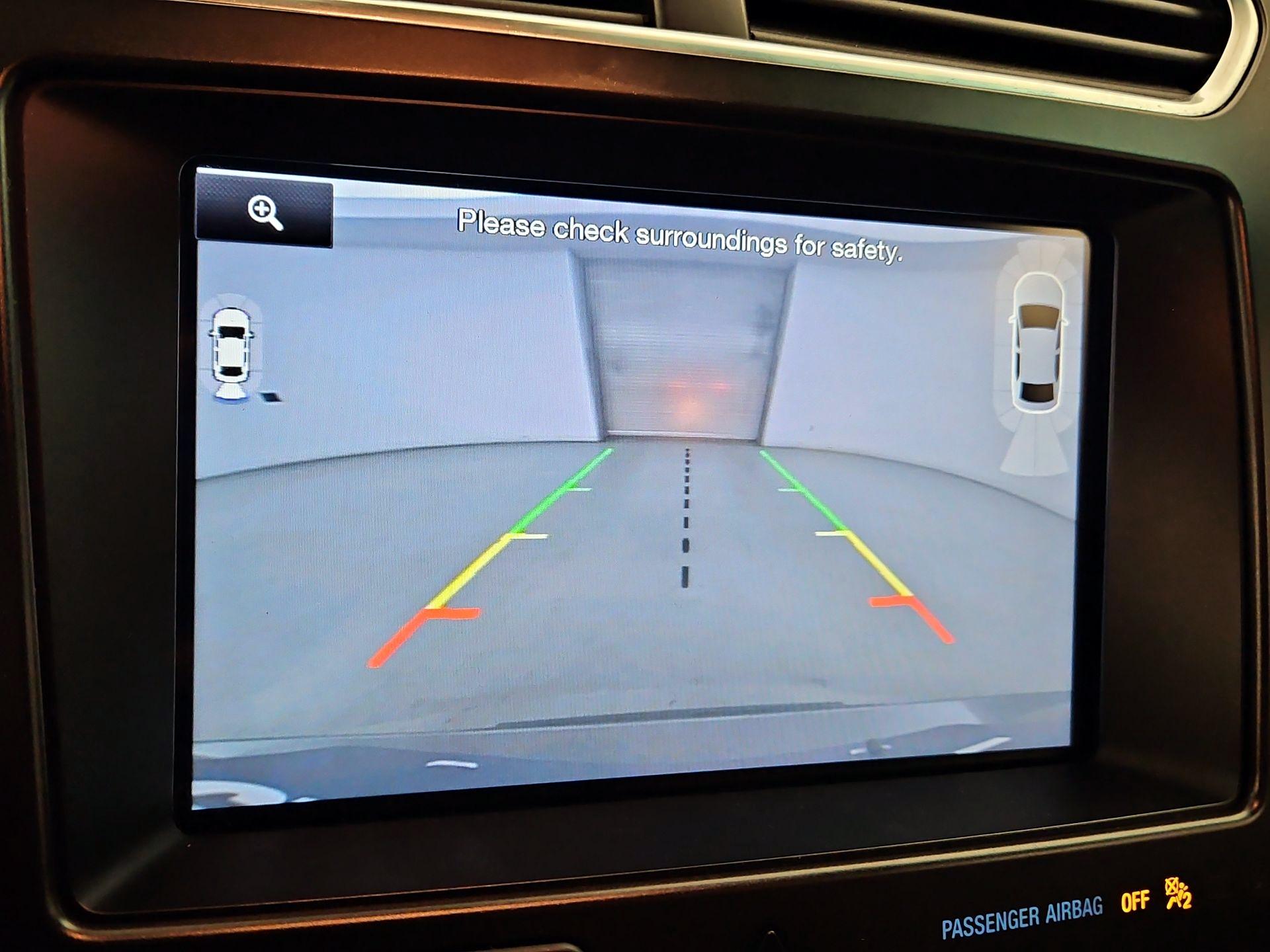 Thumbnail: 2016 Ford Explorer - 14