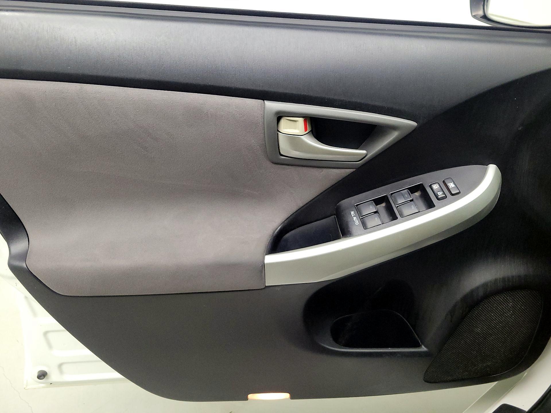 Thumbnail: 2015 Toyota Prius - 12