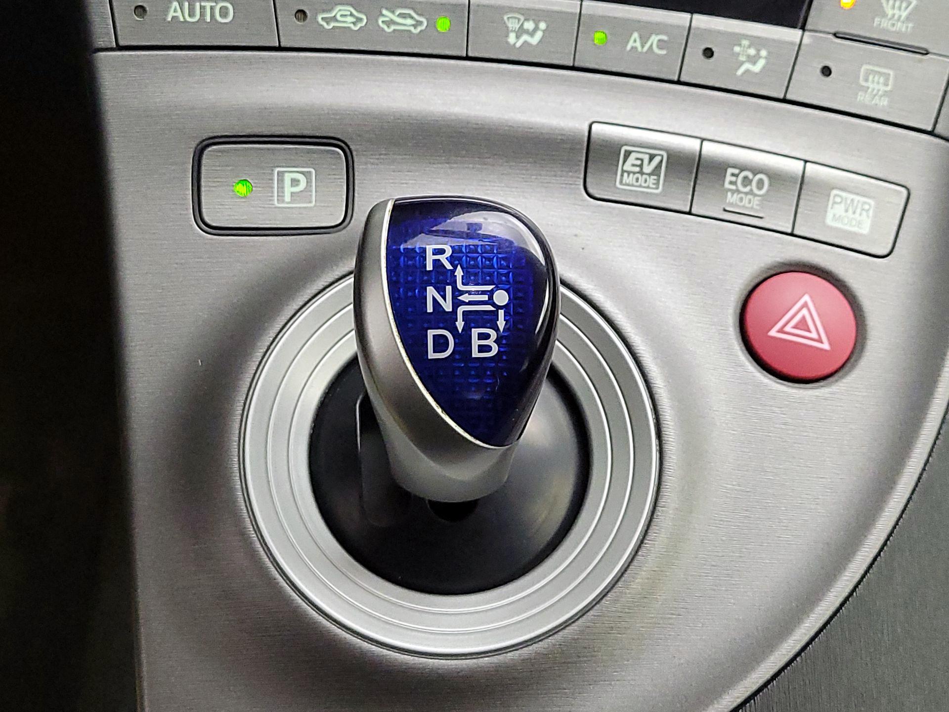 Thumbnail: 2015 Toyota Prius - 17