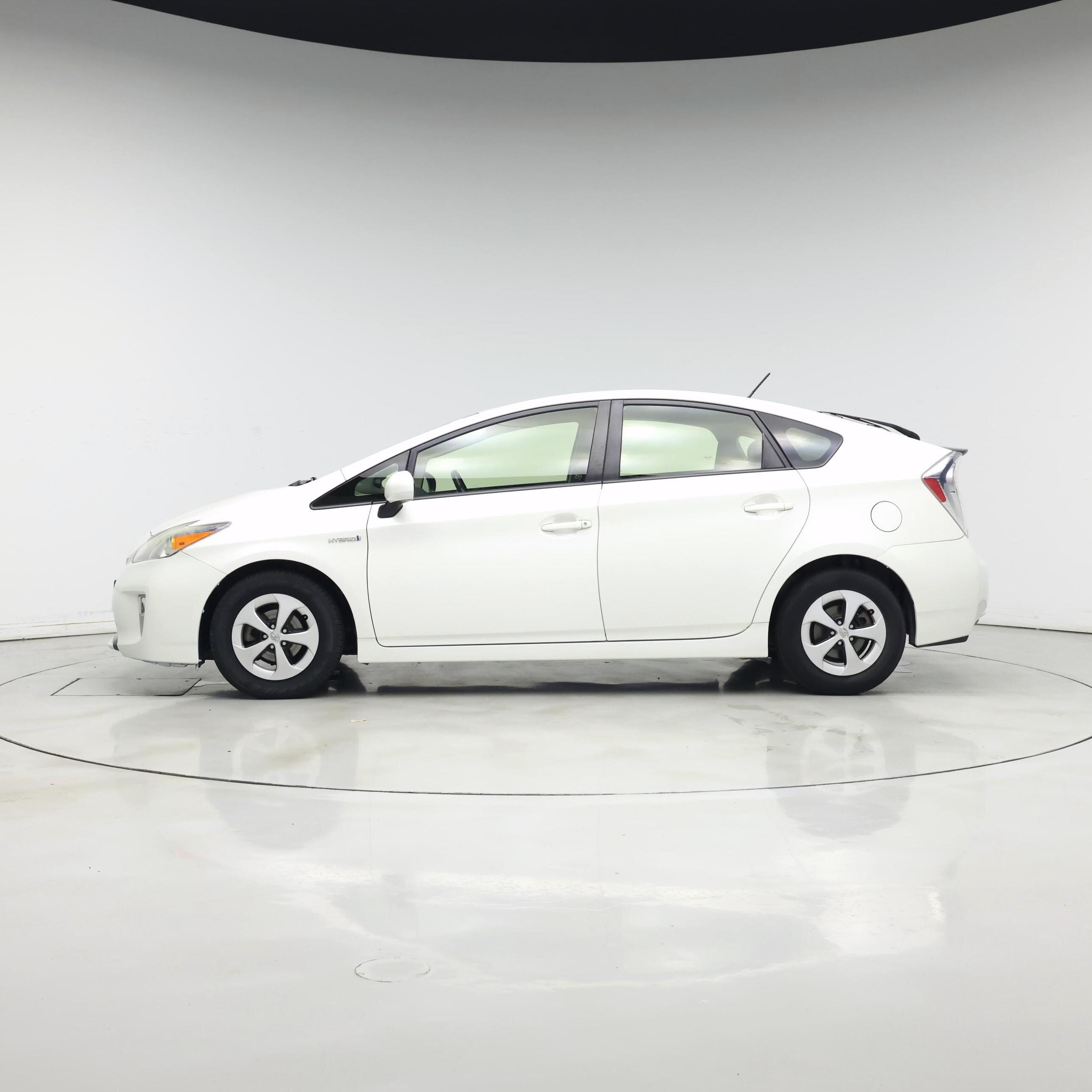 Thumbnail: 2015 Toyota Prius - 3