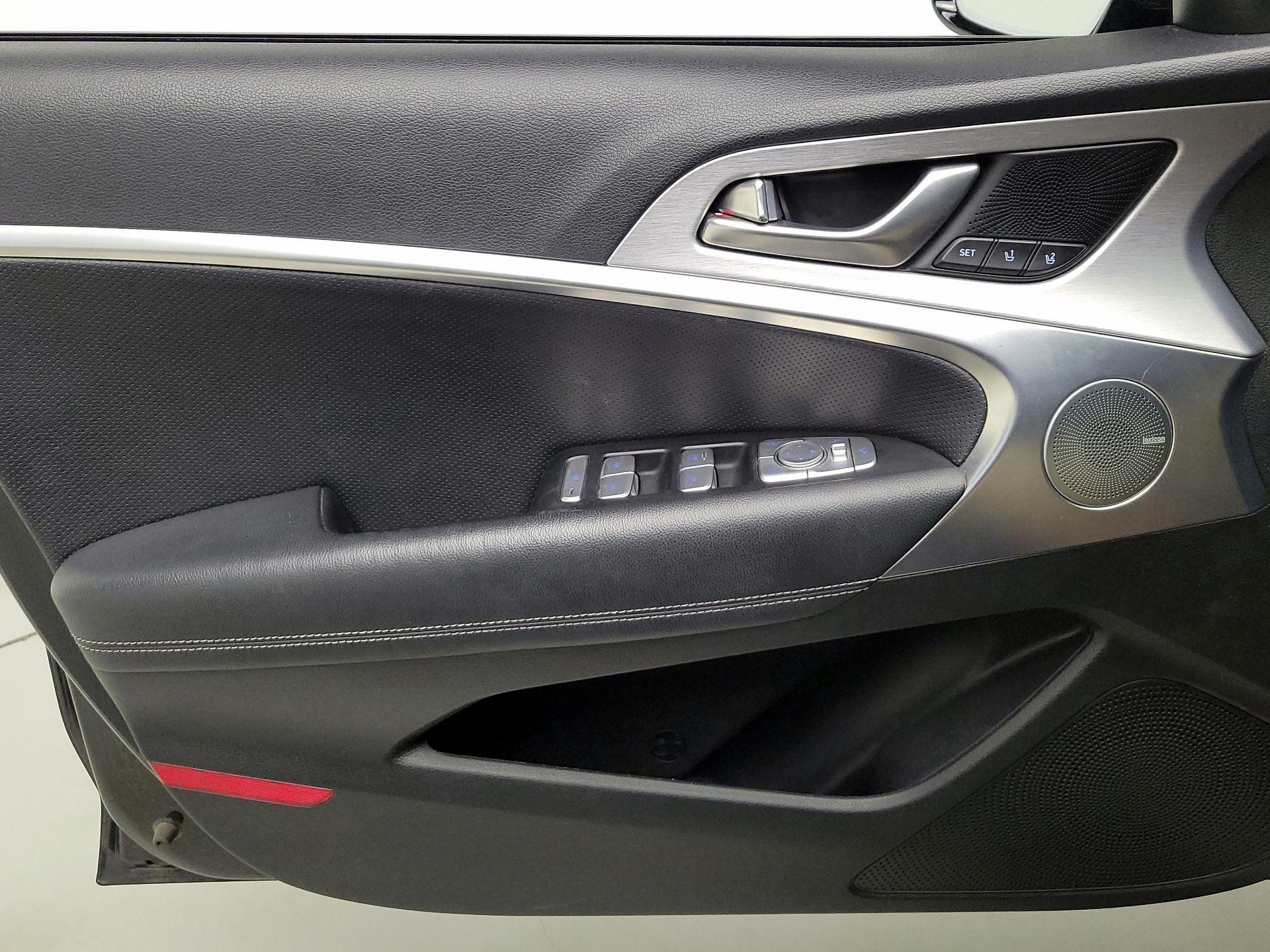 Thumbnail: 2021 Genesis G70 - 12