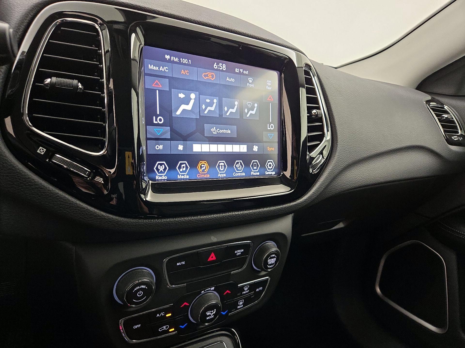 Thumbnail: 2020 Jeep Compass - 16
