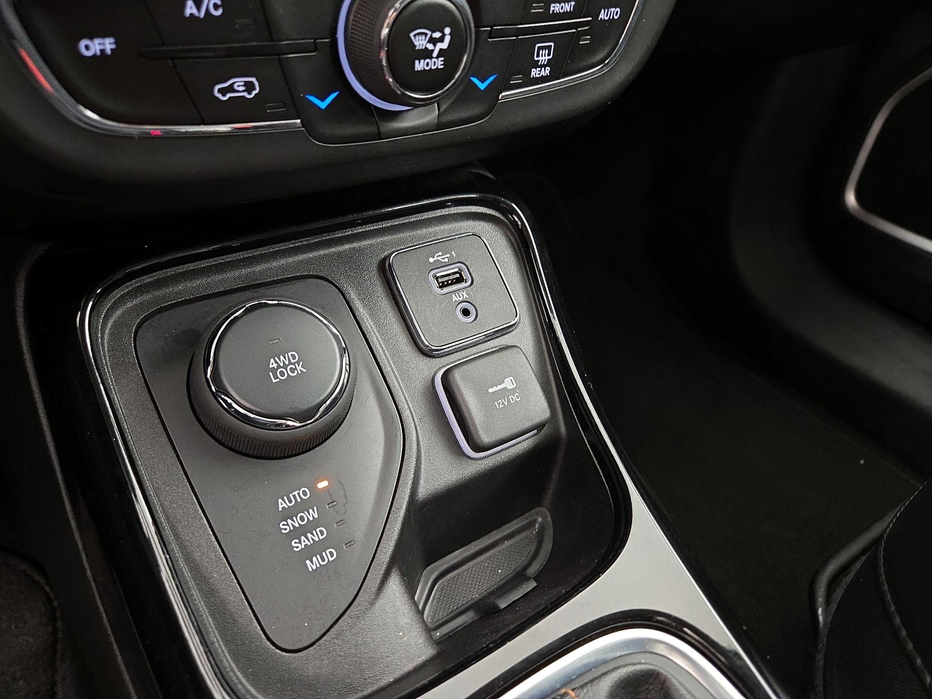 Thumbnail: 2020 Jeep Compass - 18