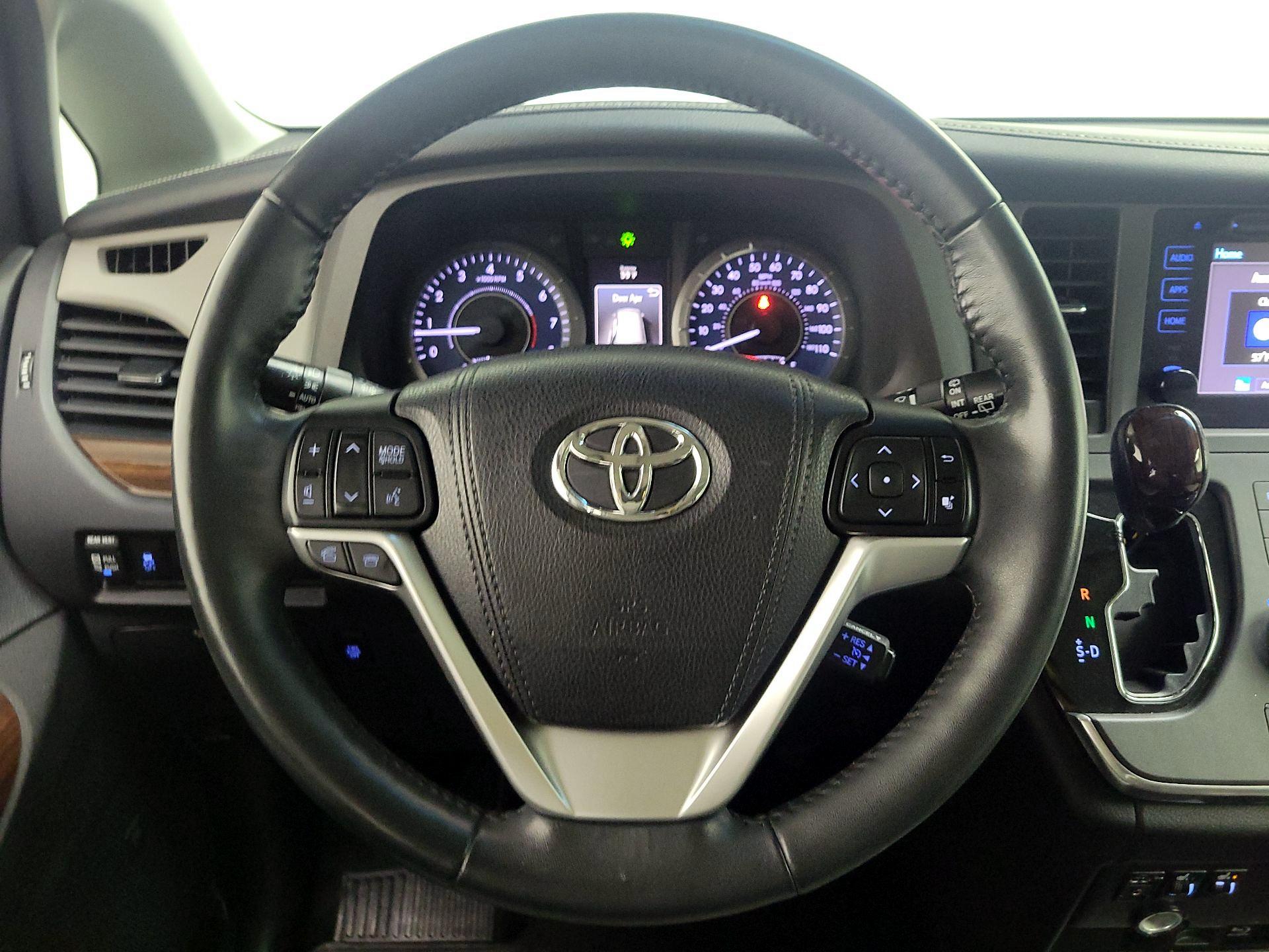 Thumbnail: 2015 Toyota Sienna - 10