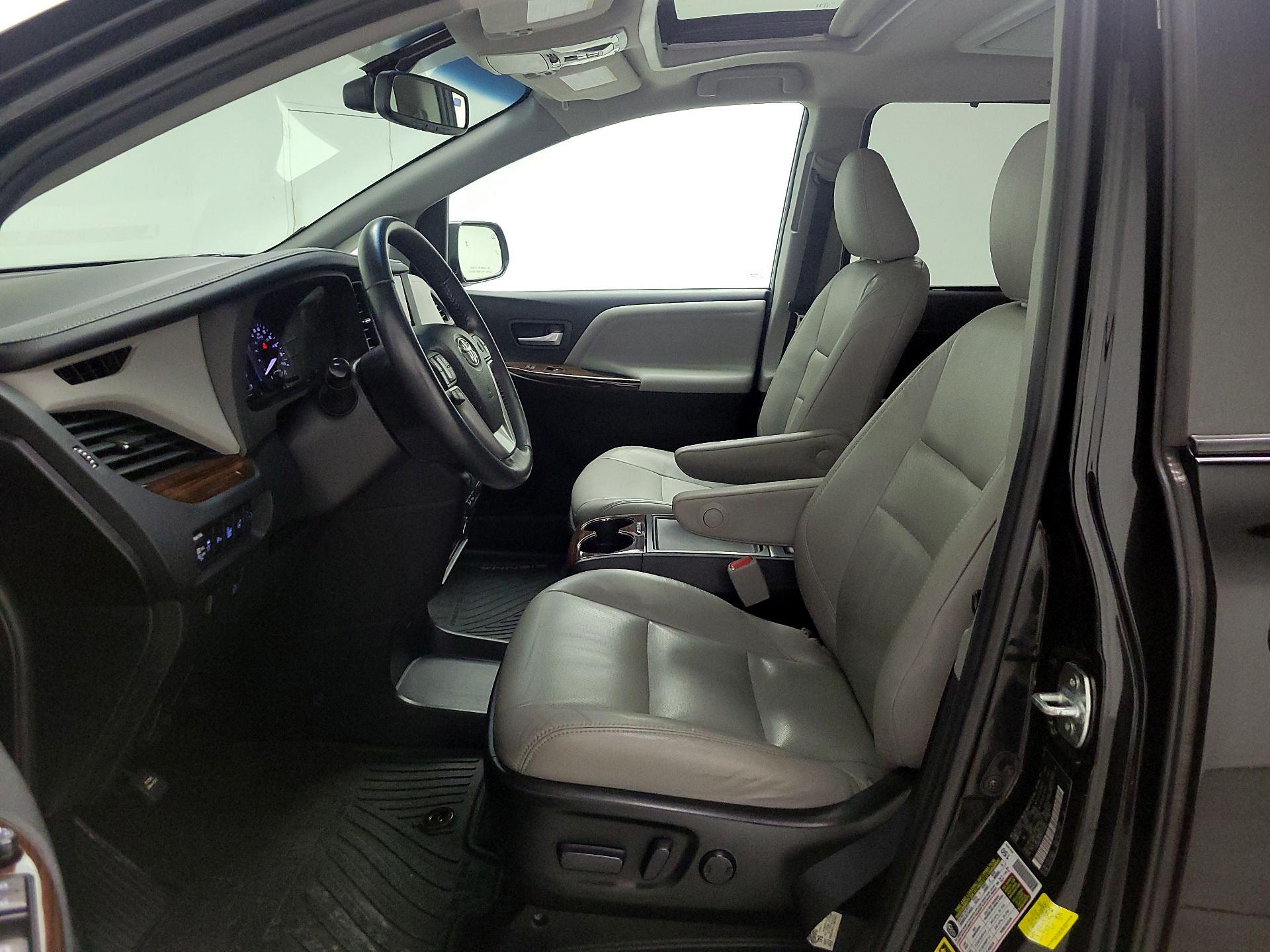 Thumbnail: 2015 Toyota Sienna - 11