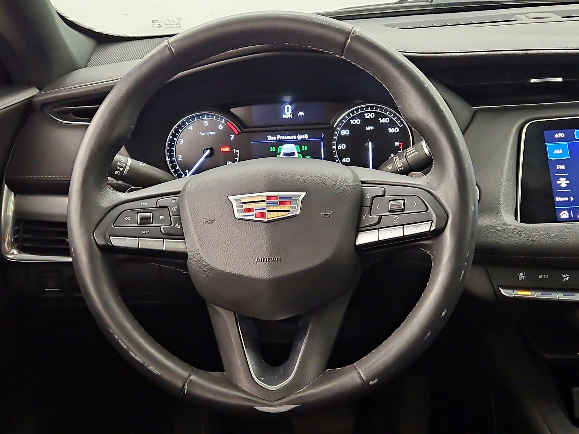 Thumbnail: 2021 Cadillac XT4 - 10