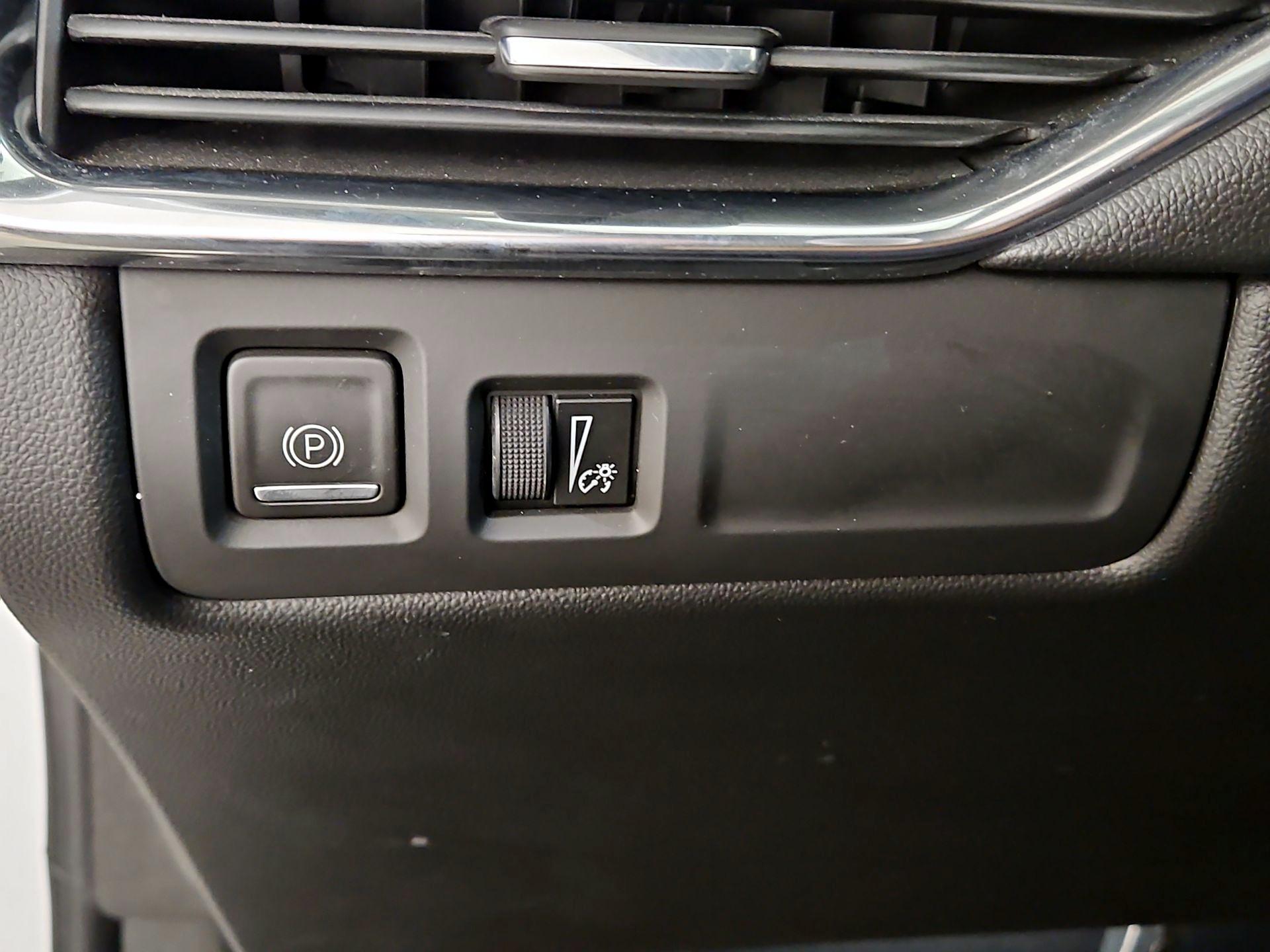 Thumbnail: 2021 Cadillac XT4 - 13