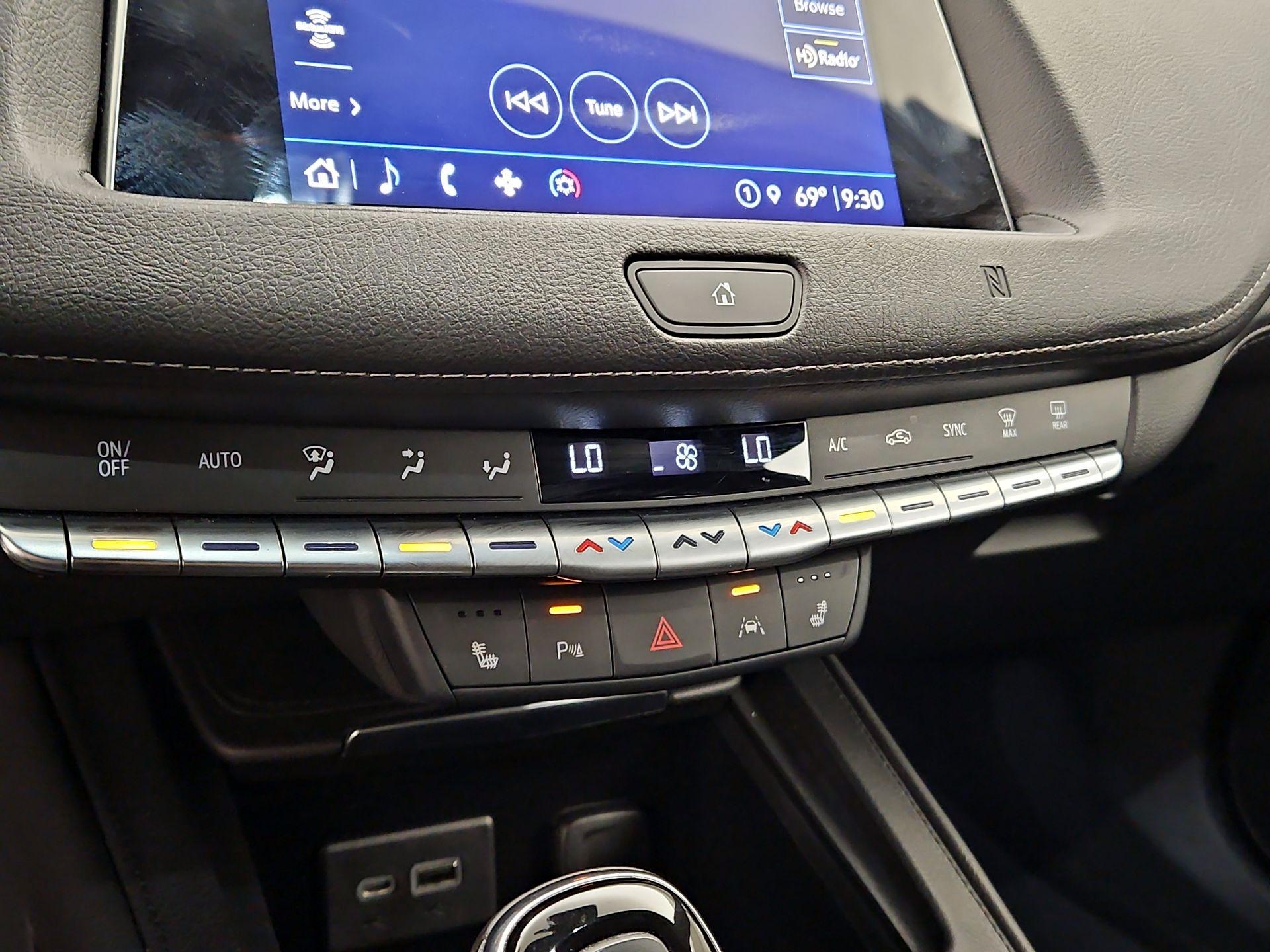 Thumbnail: 2021 Cadillac XT4 - 16