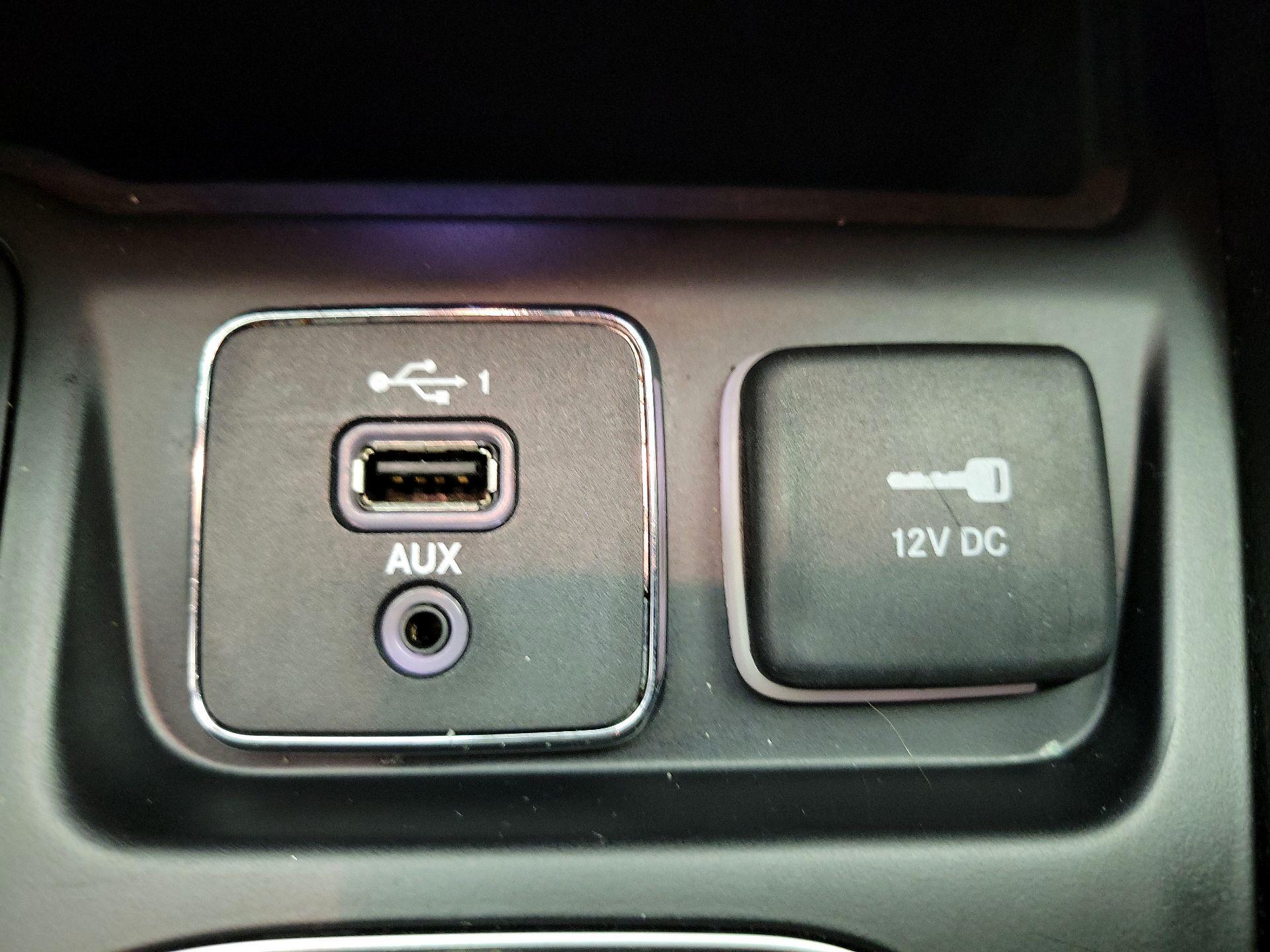 Thumbnail: 2020 Jeep Cherokee - 17