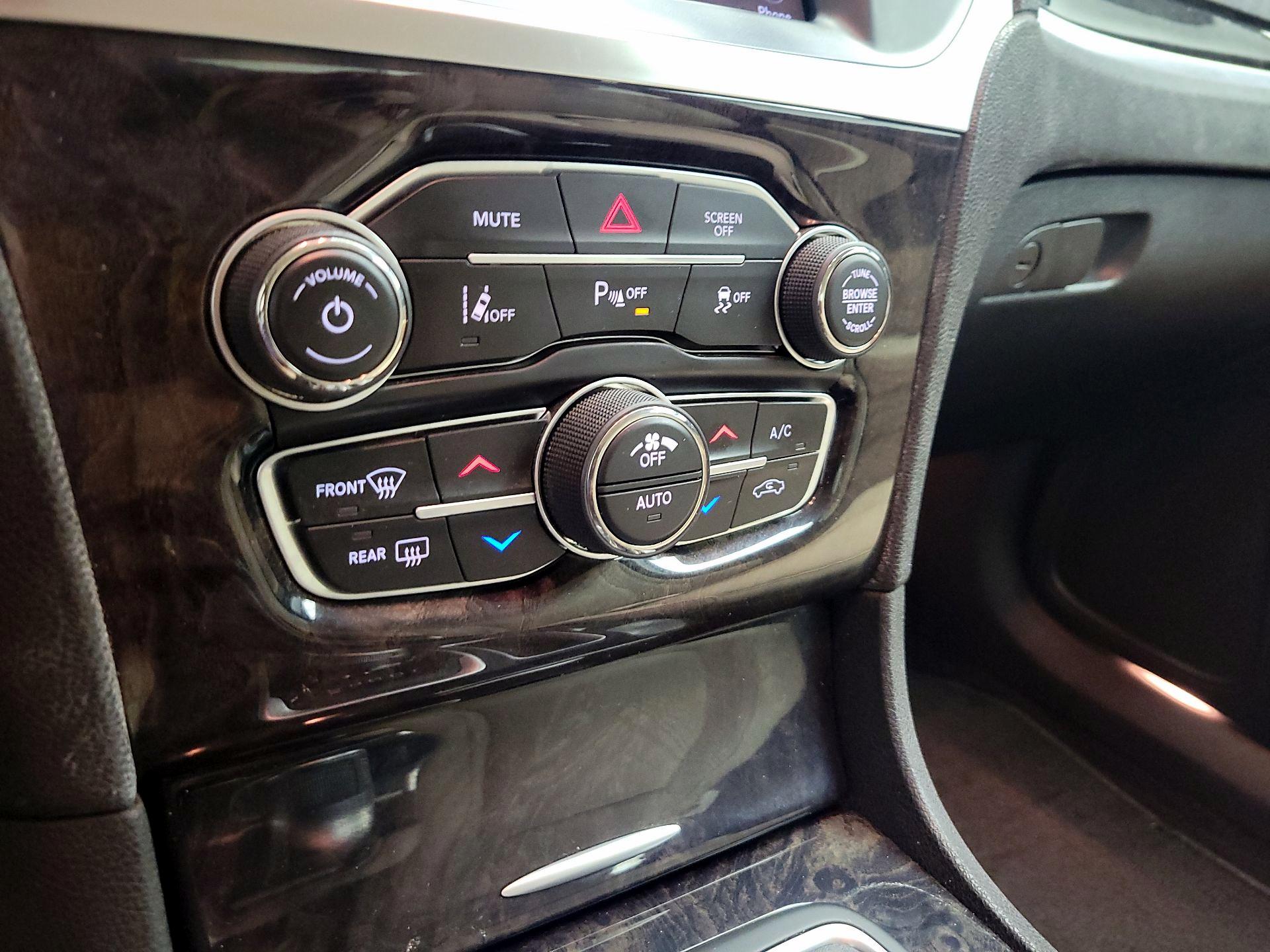 Thumbnail: 2018 Chrysler 300 - 15