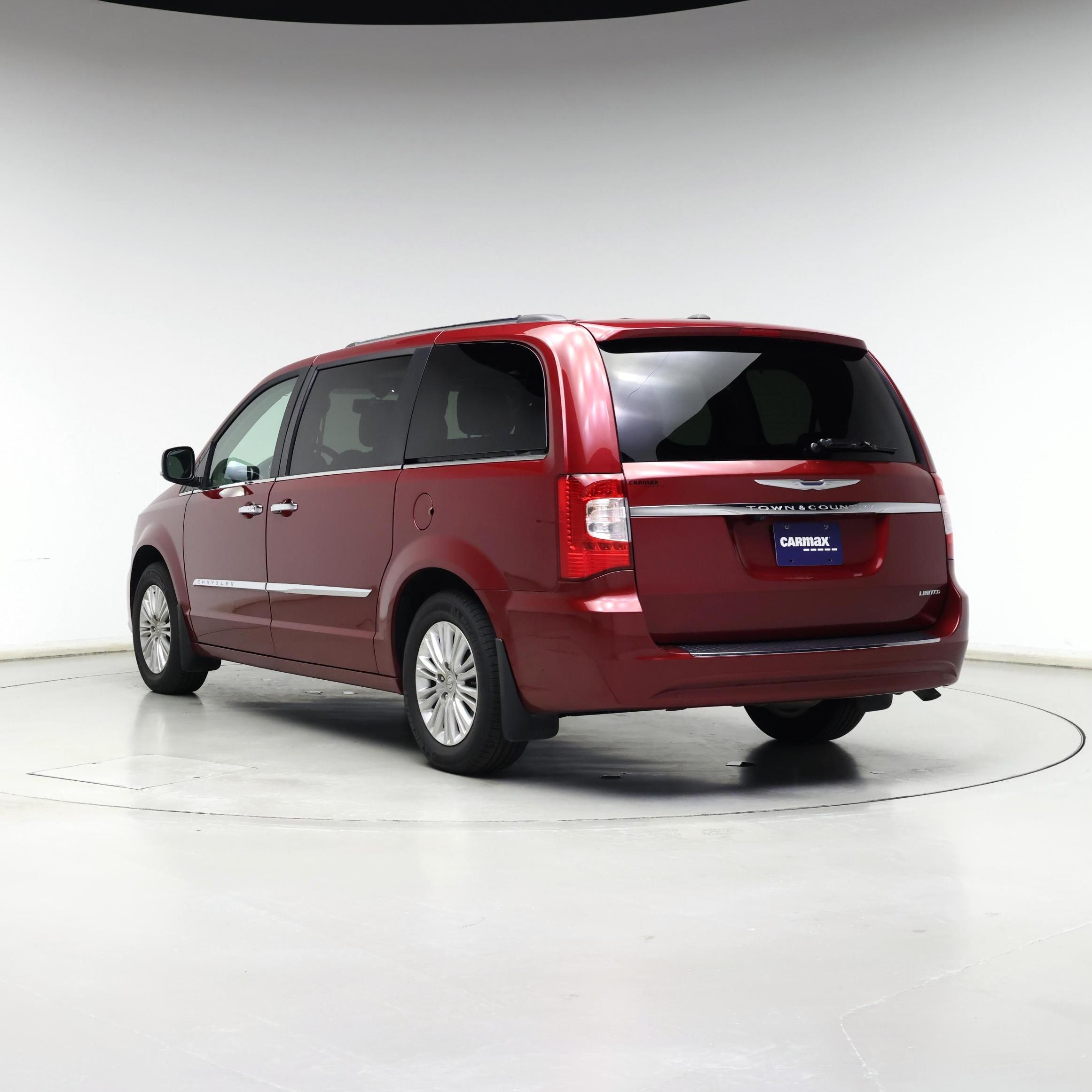 Thumbnail: 2016 Chrysler Town & Country - 2