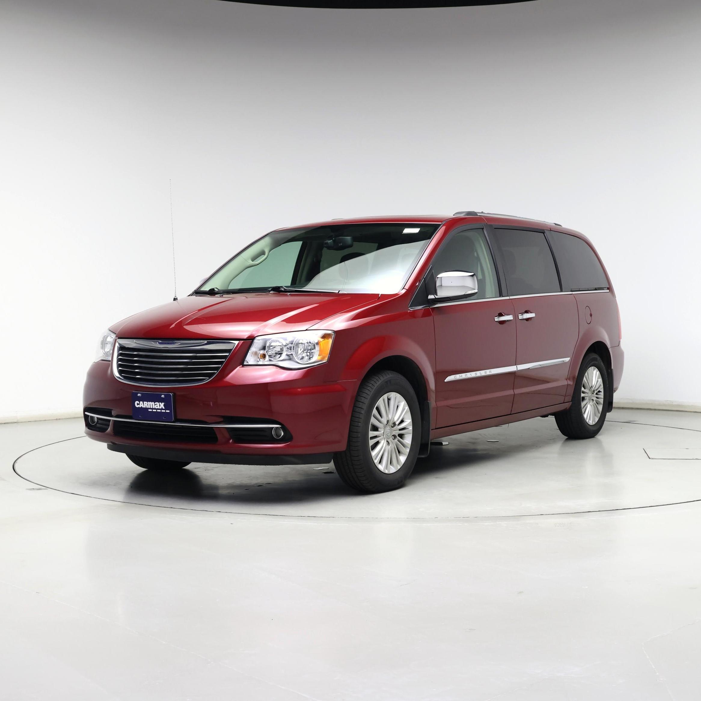 Thumbnail: 2016 Chrysler Town & Country - 4