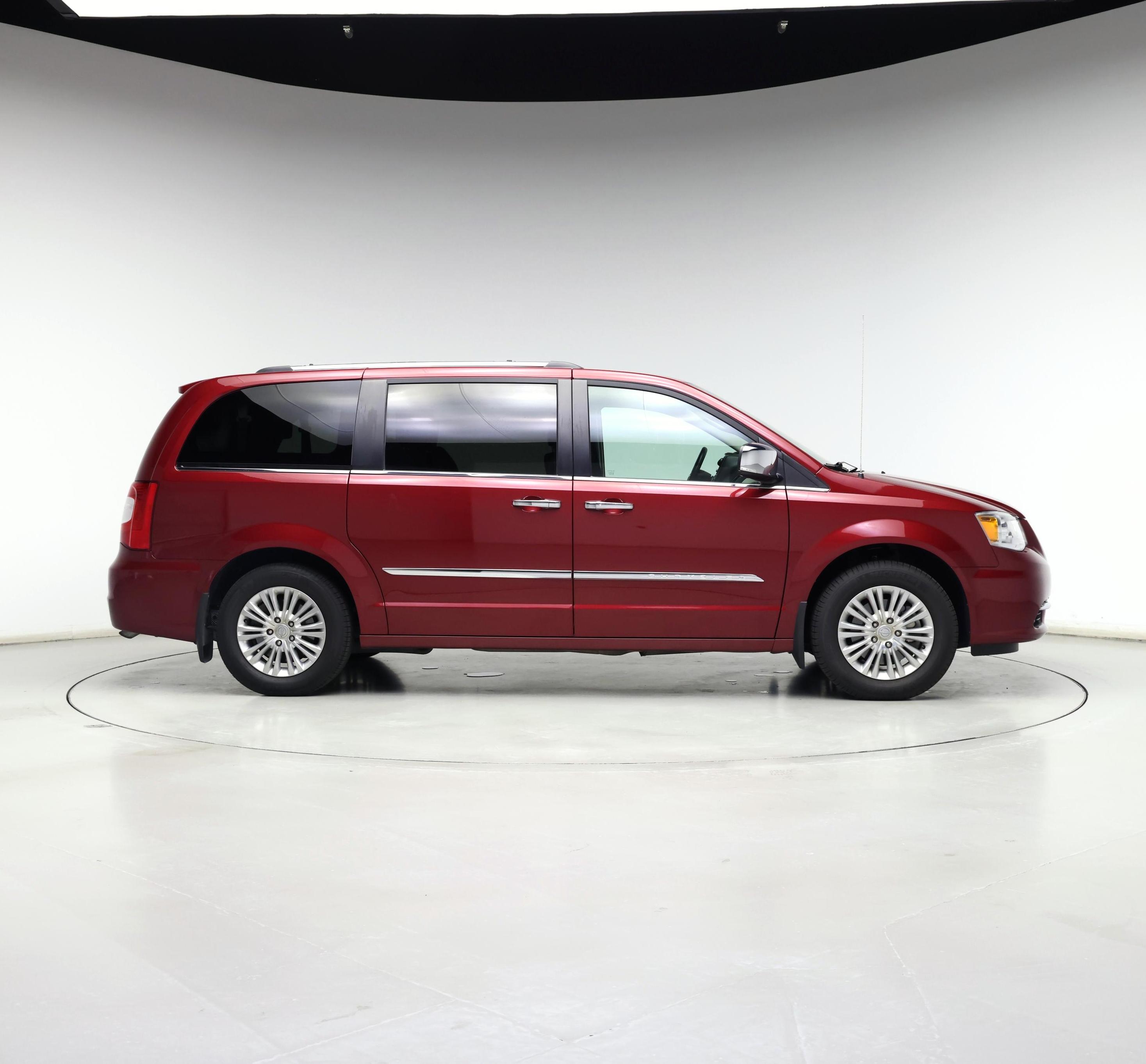 Thumbnail: 2016 Chrysler Town & Country - 7