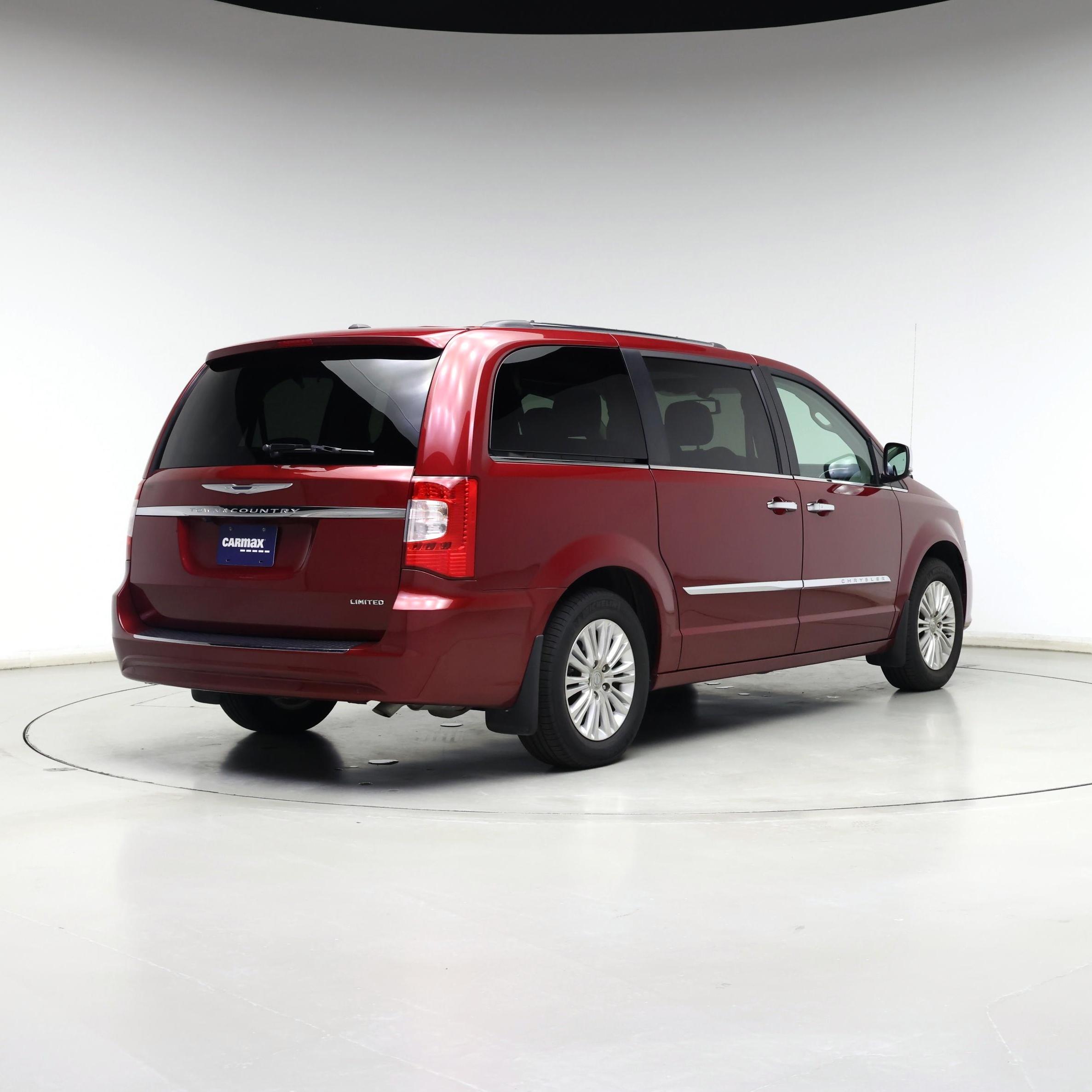 Thumbnail: 2016 Chrysler Town & Country - 8